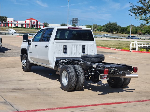 2025 Chevrolet Silverado 3500HD CC Work Truck 3