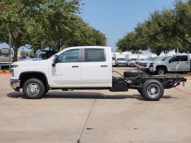 2025 Chevrolet Silverado 3500HD CC Work Truck 10