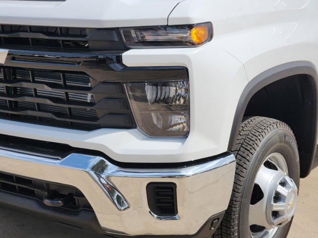 2025 Chevrolet Silverado 3500HD CC Work Truck 14