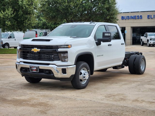 2025 Chevrolet Silverado 3500HD CC Work Truck 3