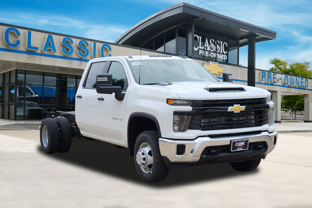 2025 Chevrolet Silverado 3500HD CC Work Truck 30