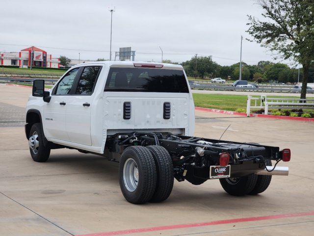 2025 Chevrolet Silverado 3500HD CC Work Truck 2