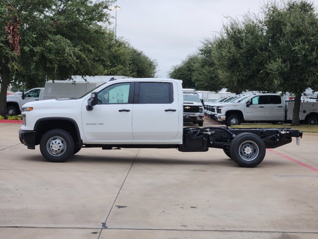 2025 Chevrolet Silverado 3500HD CC Work Truck 10