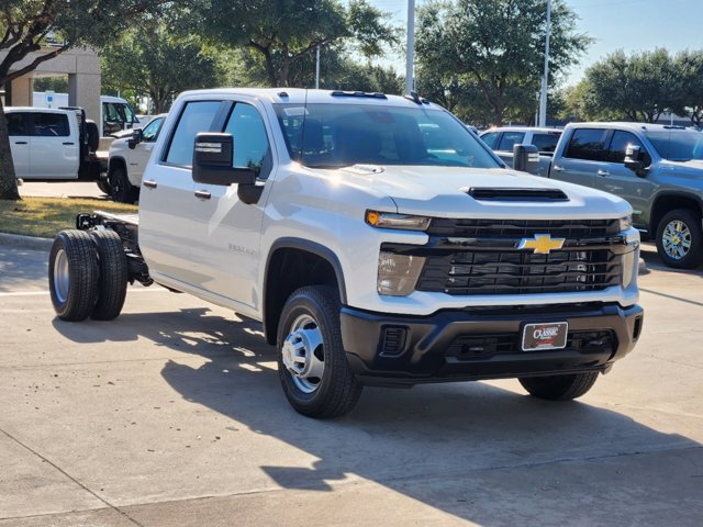 2025 Chevrolet Silverado 3500HD CC Work Truck 2