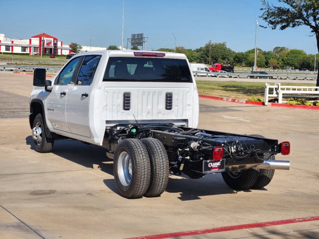 2025 Chevrolet Silverado 3500HD CC Work Truck 3