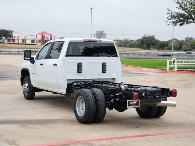 2025 Chevrolet Silverado 3500HD CC Work Truck 2