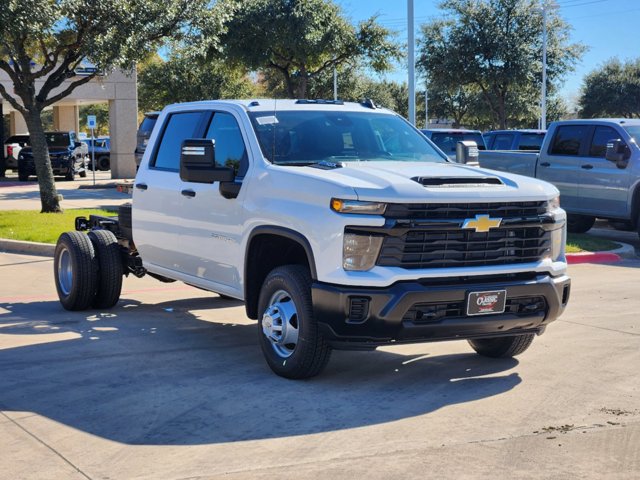 2025 Chevrolet Silverado 3500HD CC Work Truck 2