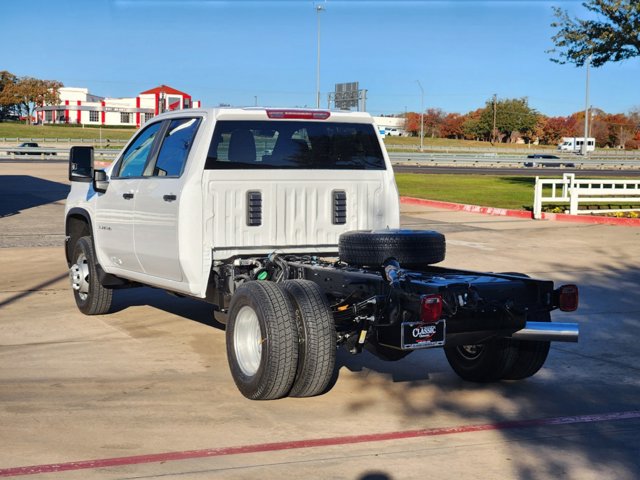 2025 Chevrolet Silverado 3500HD CC Work Truck 2