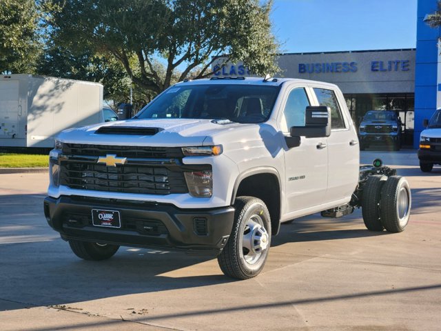 2025 Chevrolet Silverado 3500HD CC Work Truck 9