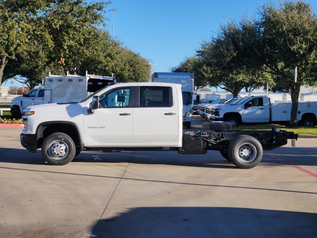 2025 Chevrolet Silverado 3500HD CC Work Truck 10