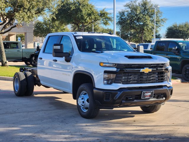 2025 Chevrolet Silverado 3500HD CC Work Truck 2