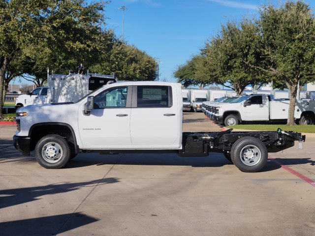 2025 Chevrolet Silverado 3500HD CC Work Truck 11