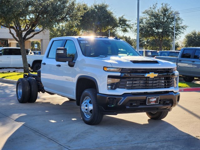 2025 Chevrolet Silverado 3500HD CC Work Truck 2