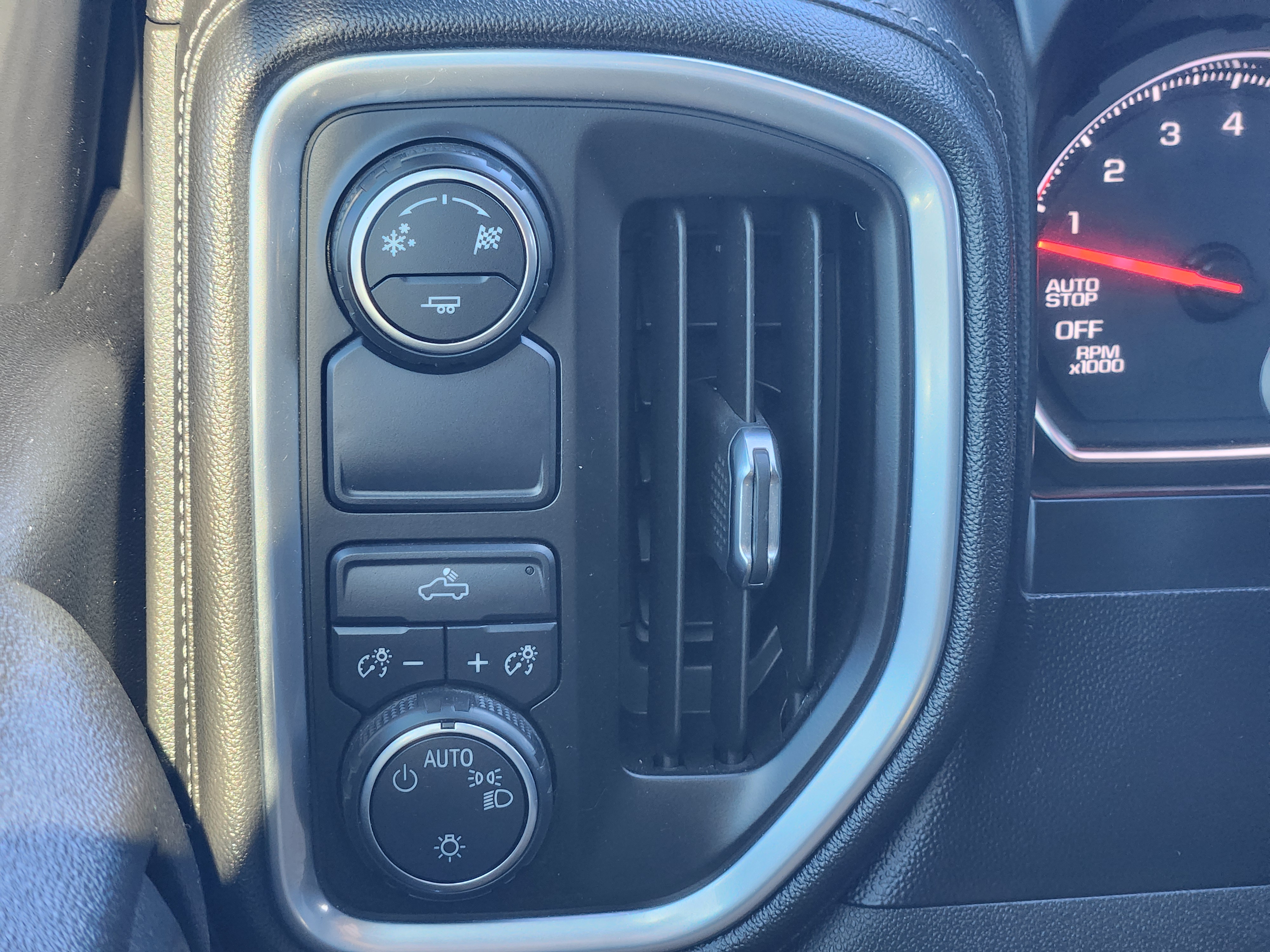 2019 Chevrolet Silverado 1500 LT 23