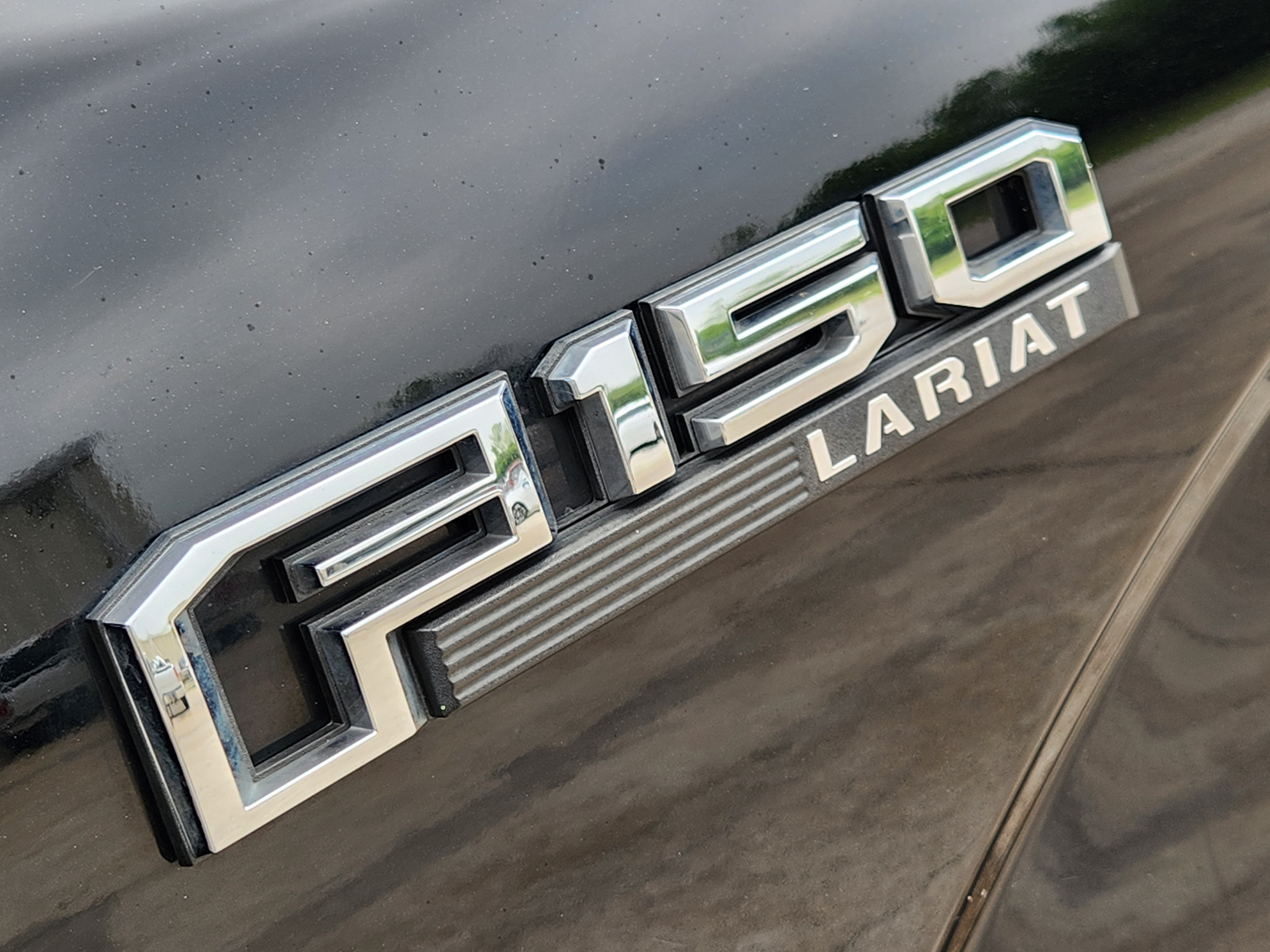2016 Ford F-150 Lariat 13