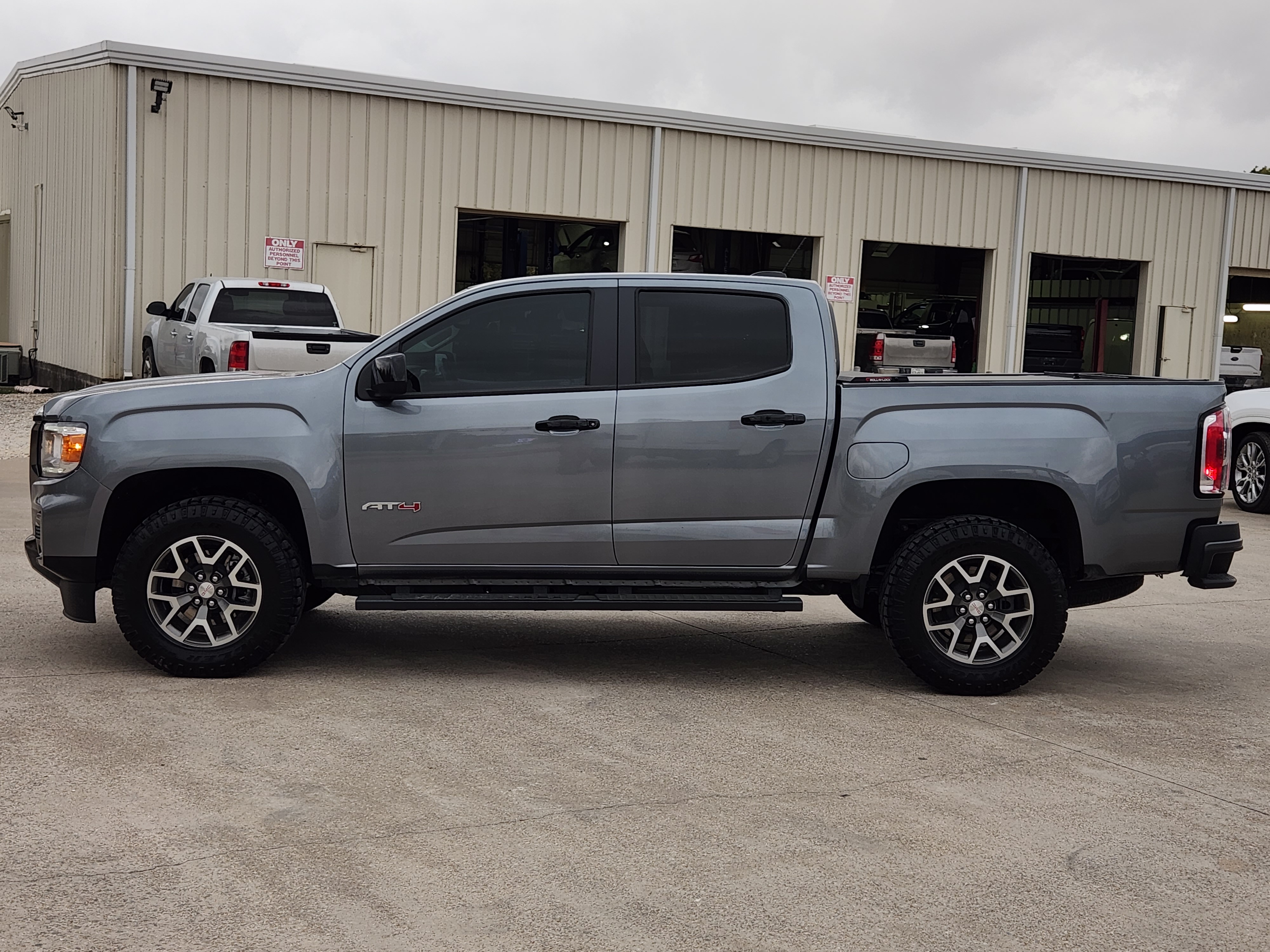 2022 GMC Canyon AT4 w/Leather 5