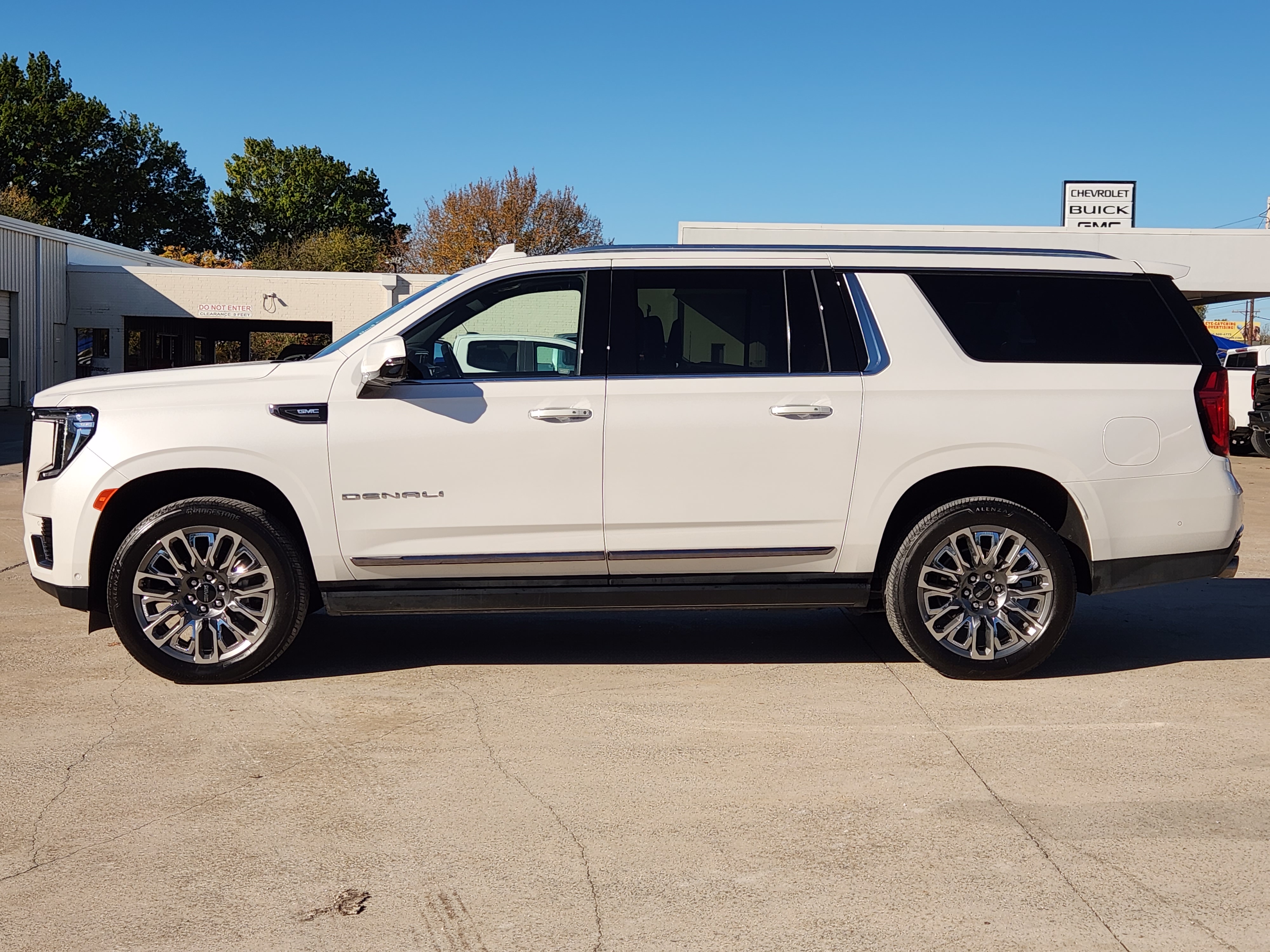 2023 GMC Yukon XL Denali Ultimate 5