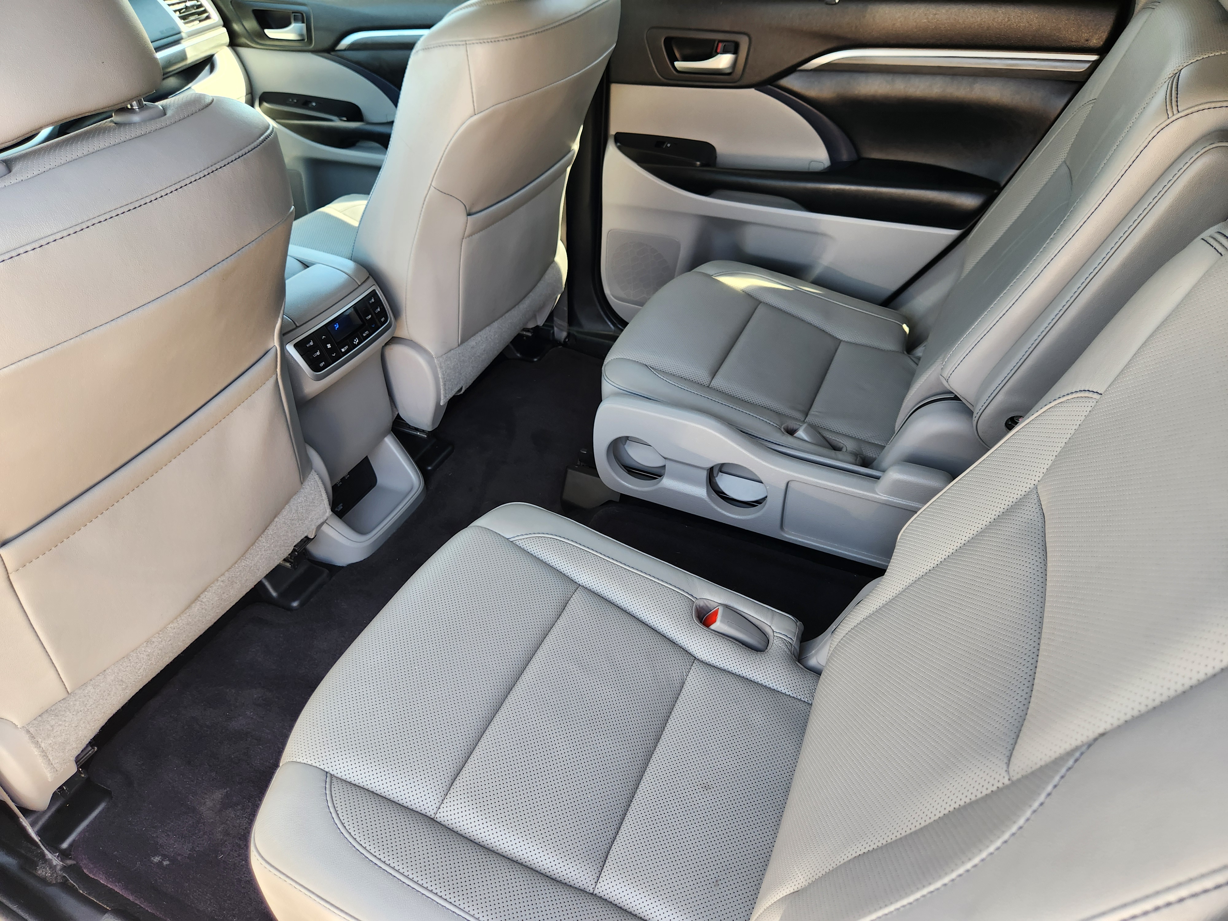 2019 Toyota Highlander Limited Platinum 31