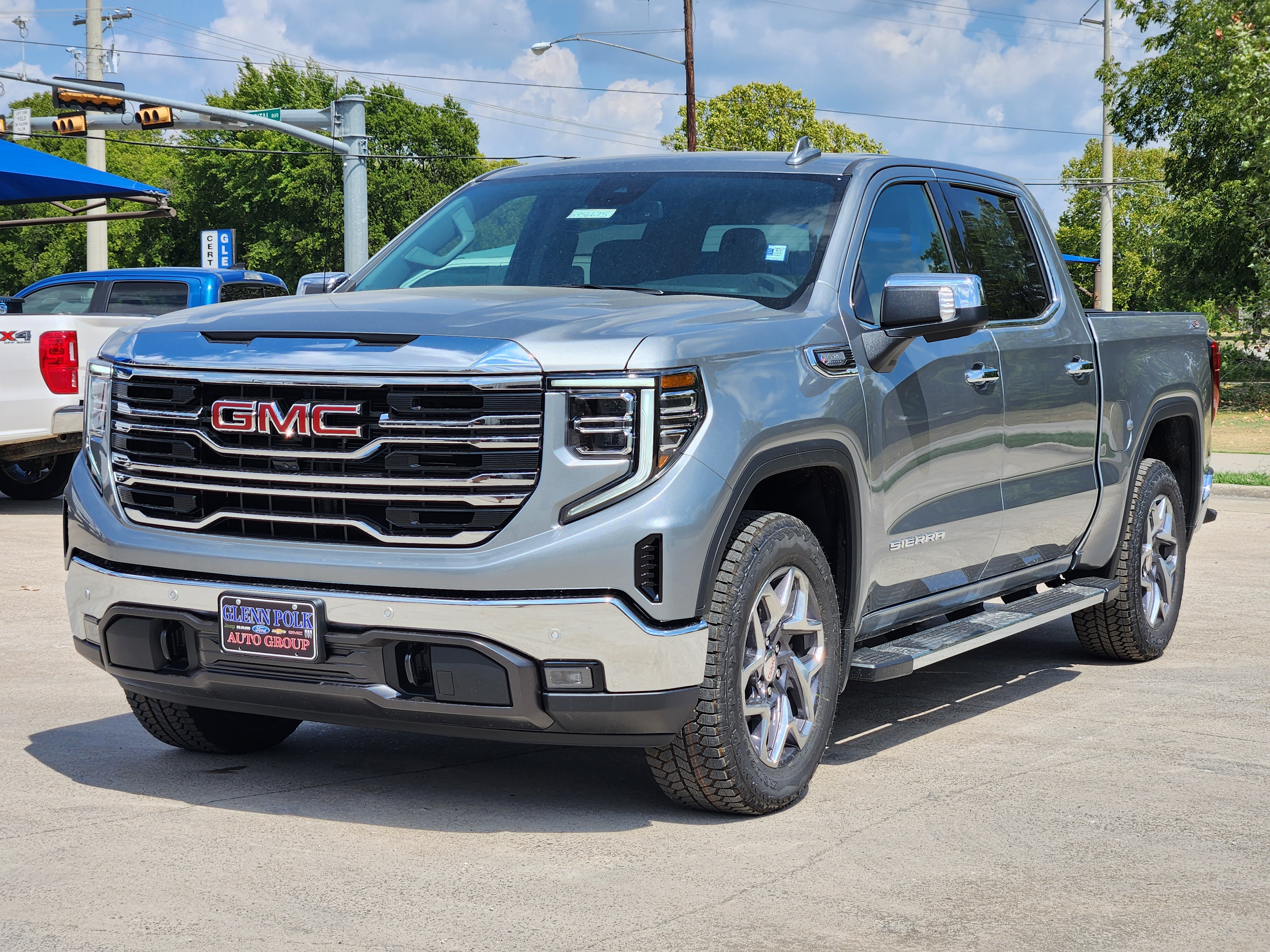 2024 GMC Sierra 1500 SLT 2