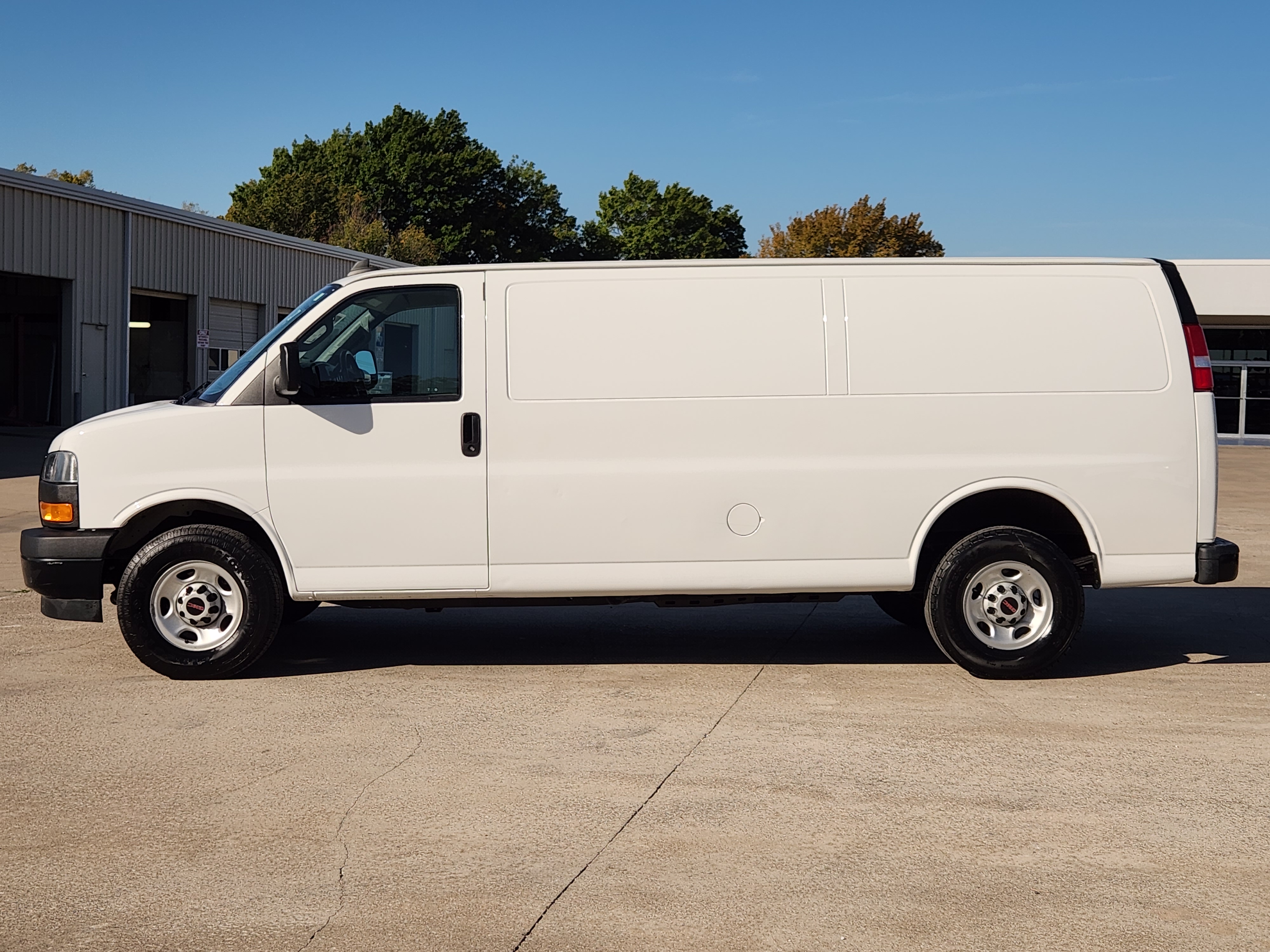 2023 GMC Savana 2500 Work Van 5