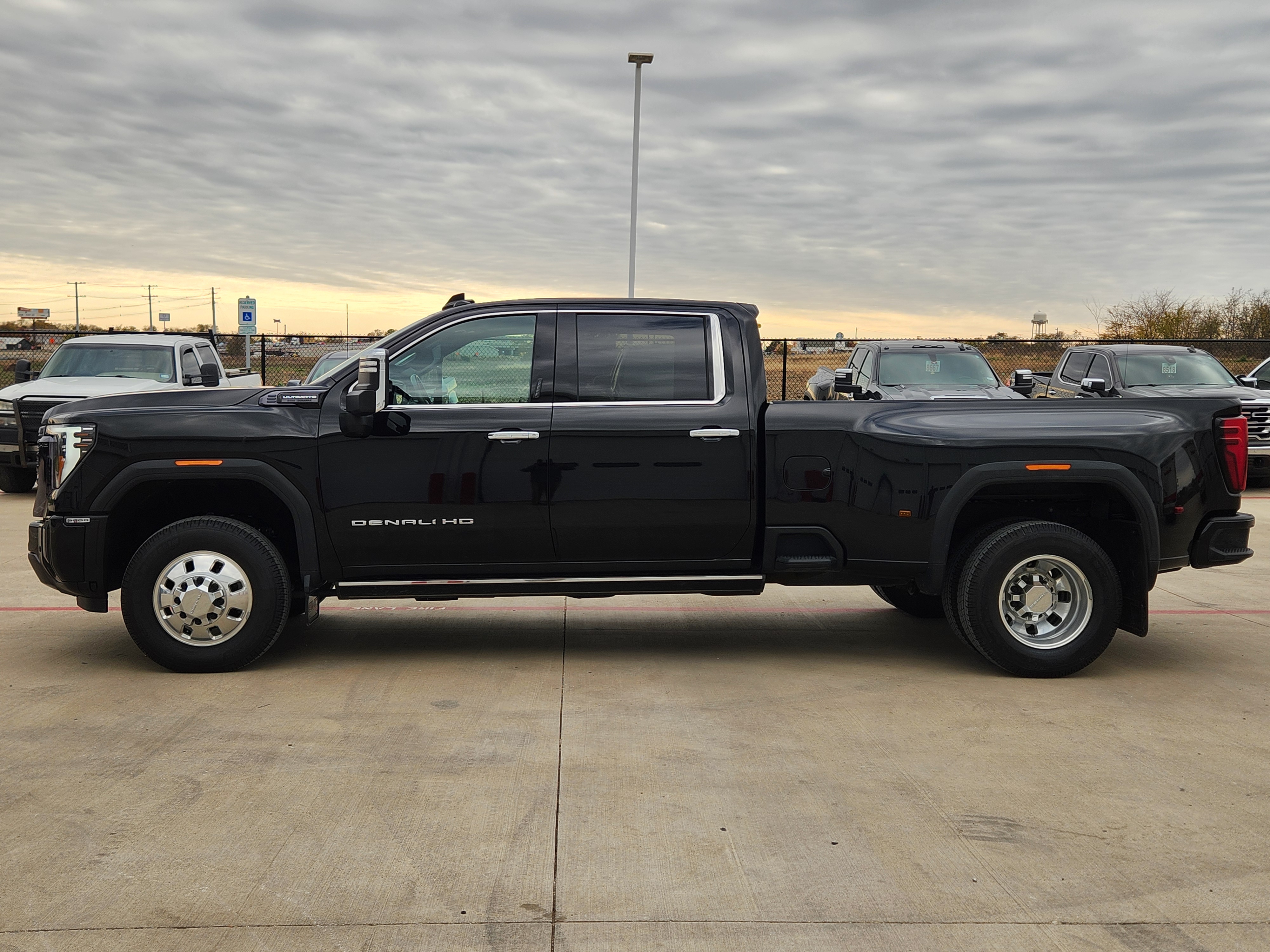 2024 GMC Sierra 3500HD Denali Ultimate 5