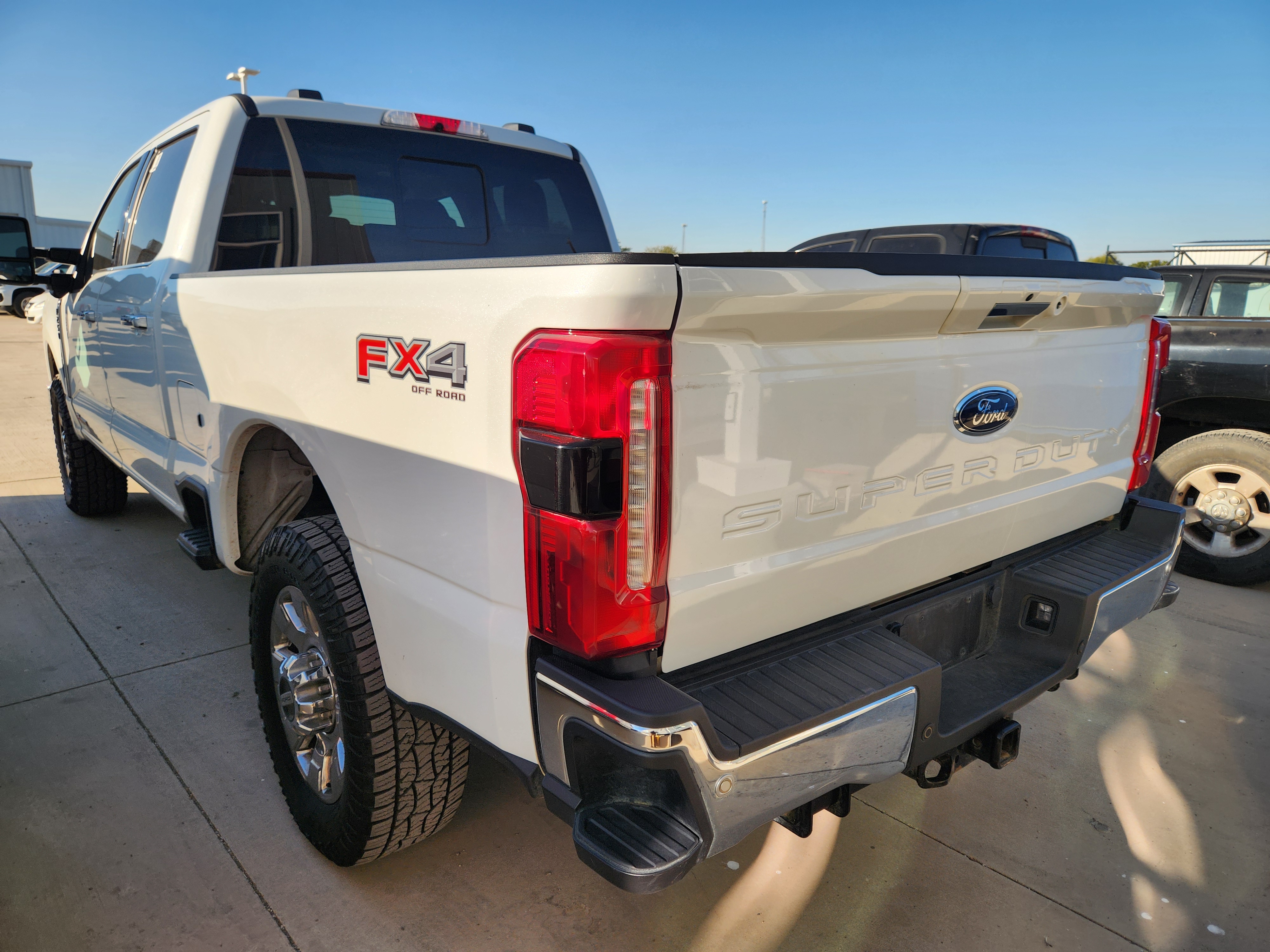 2023 Ford F-250SD Lariat 2