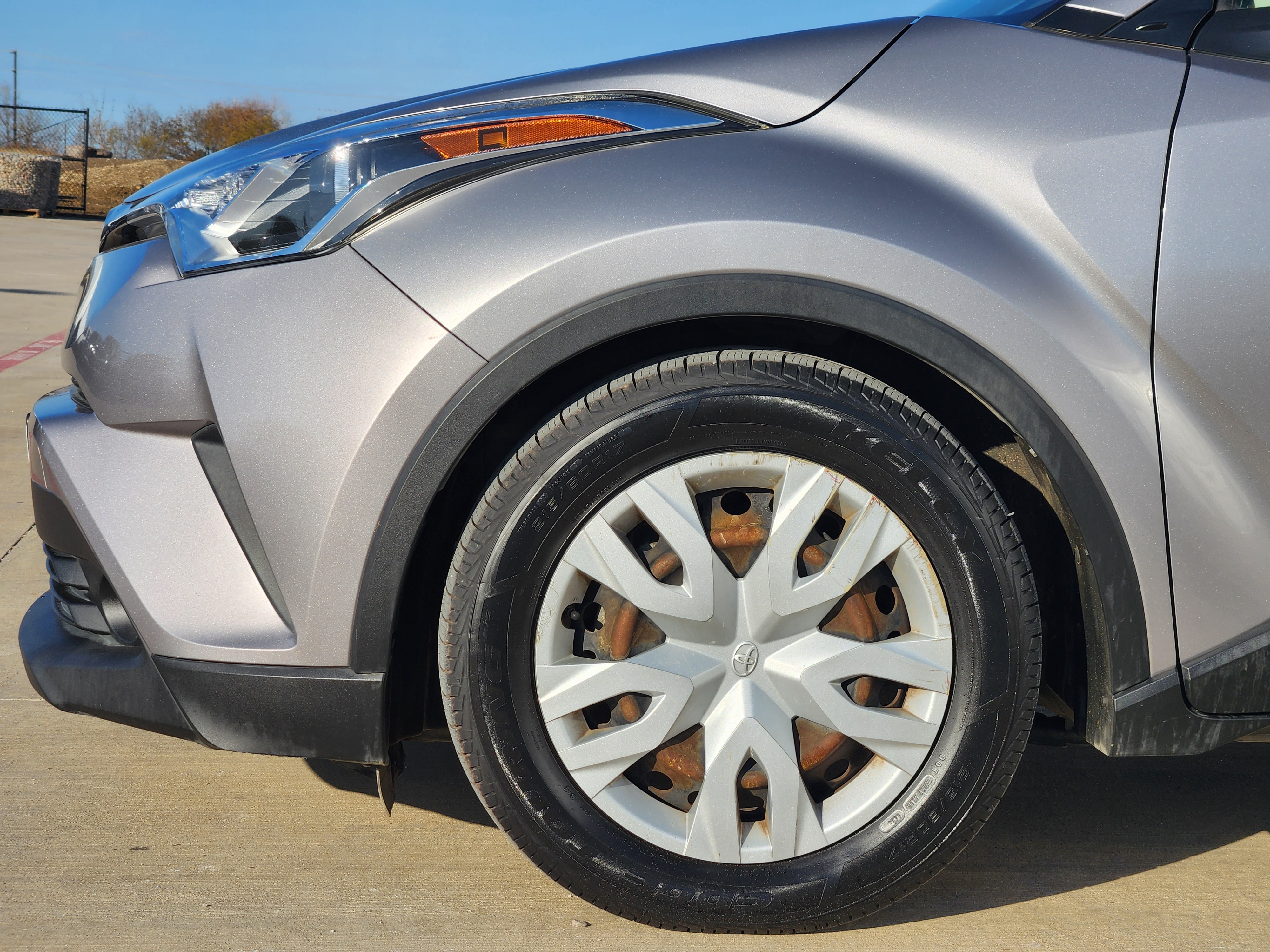 2019 Toyota C-HR XLE 9