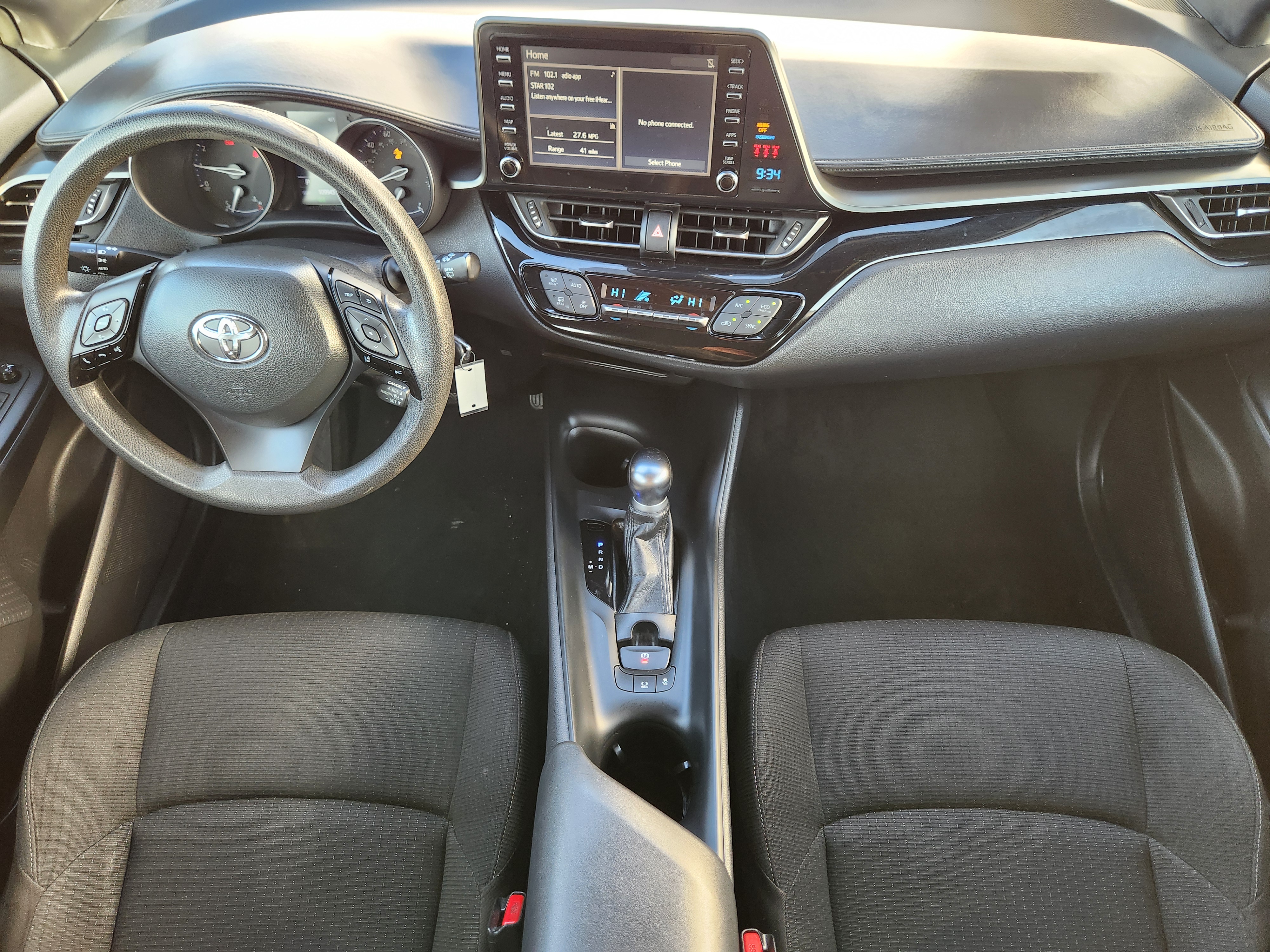 2019 Toyota C-HR XLE 27