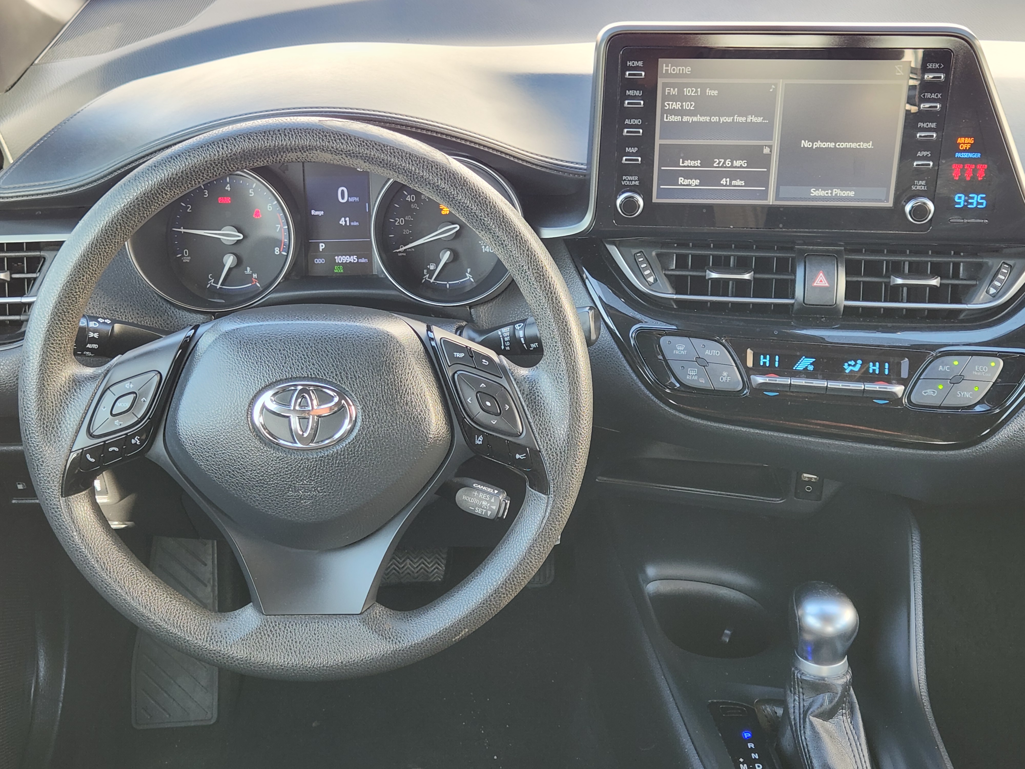 2019 Toyota C-HR XLE 28