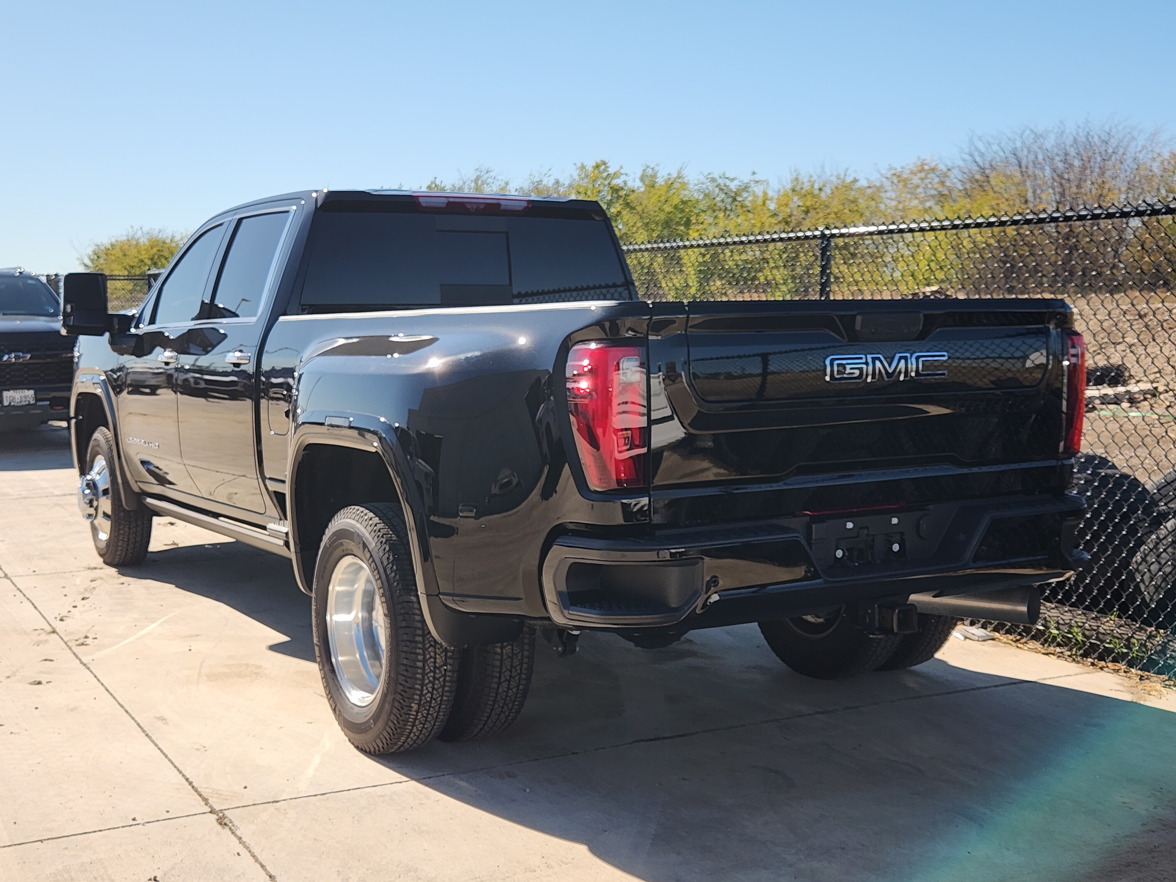 2024 GMC Sierra 3500HD Denali 2