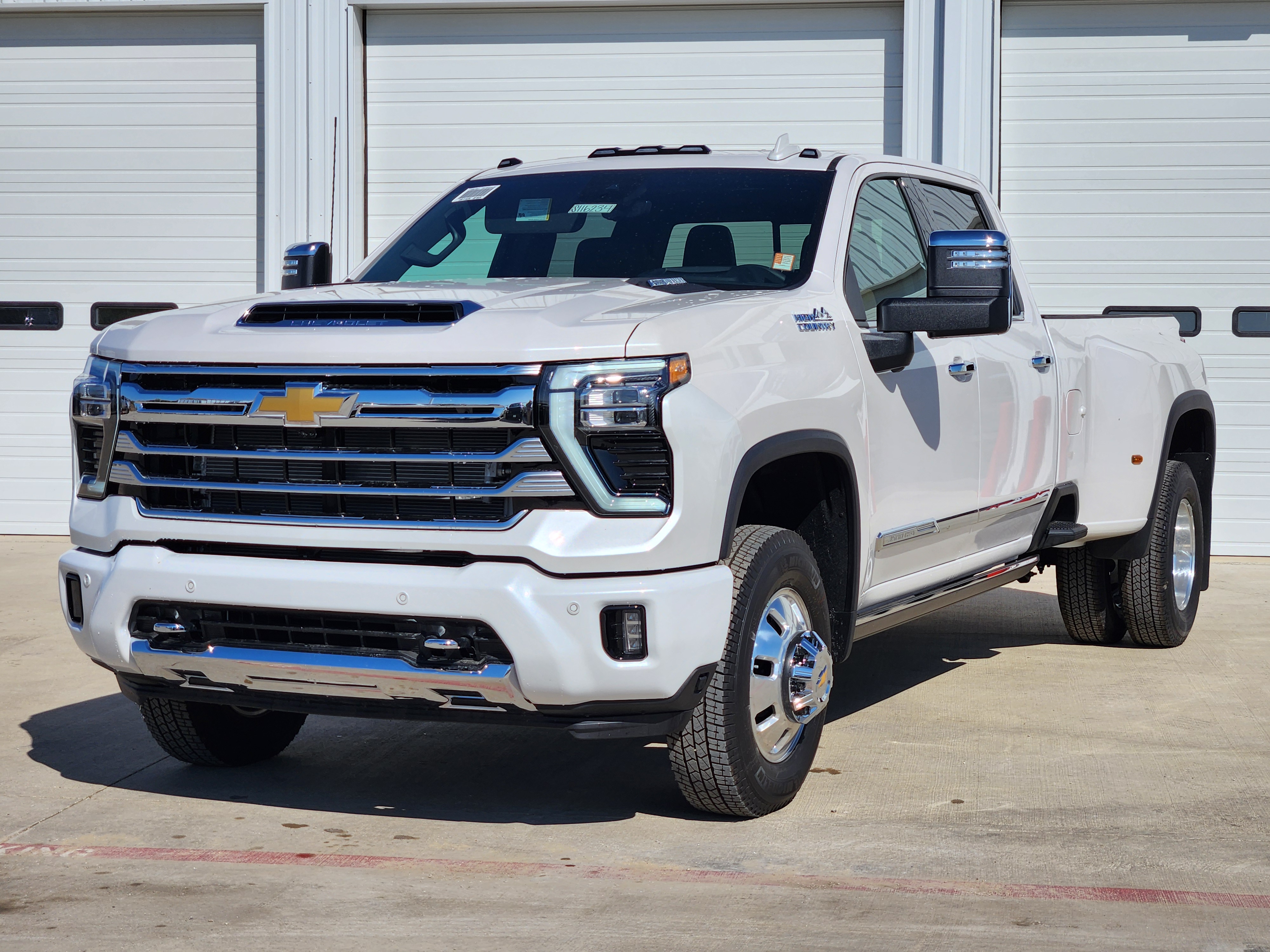 2025 Chevrolet Silverado 3500HD High Country 2