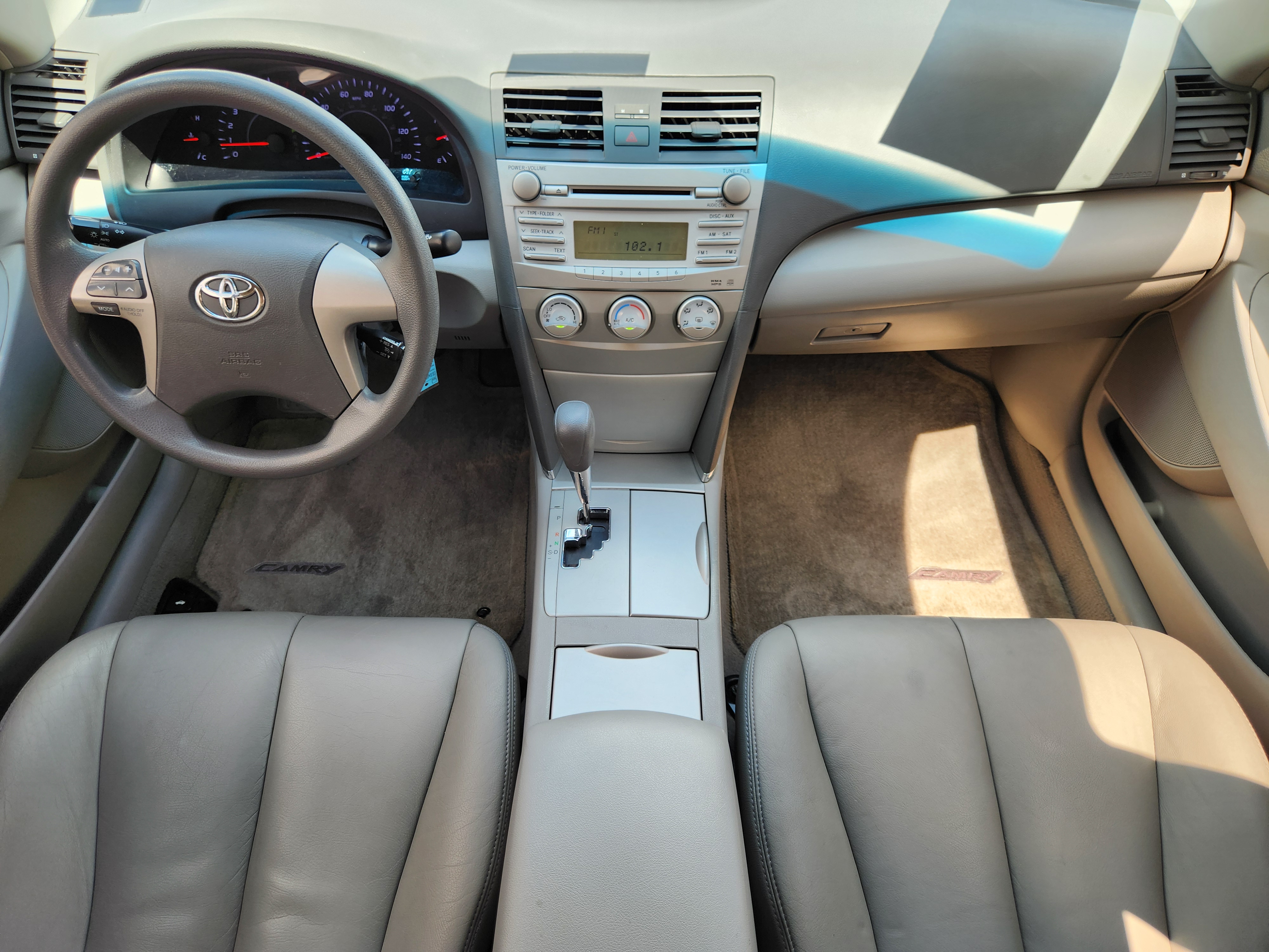 2010 Toyota Camry LE 24