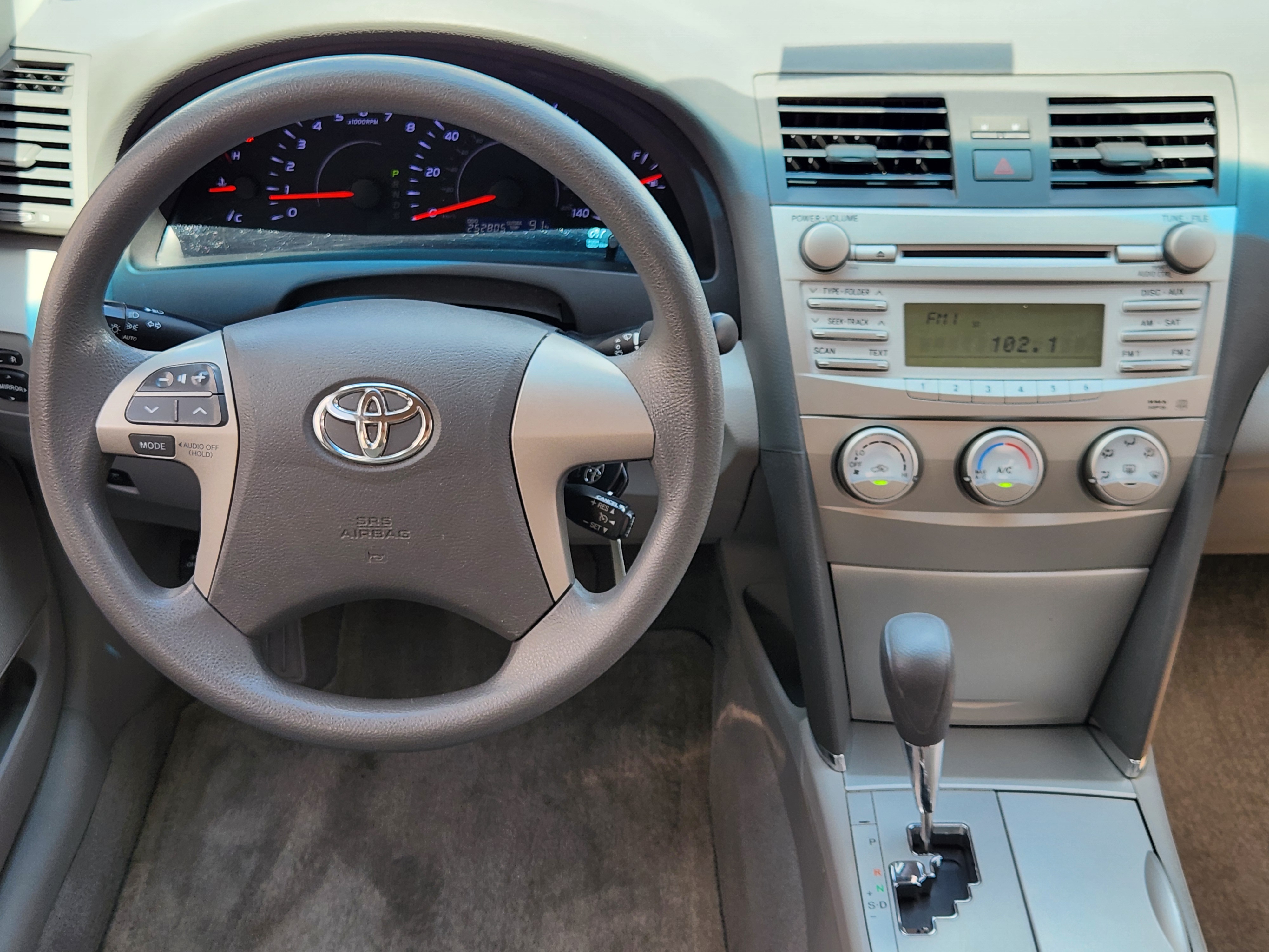 2010 Toyota Camry LE 25