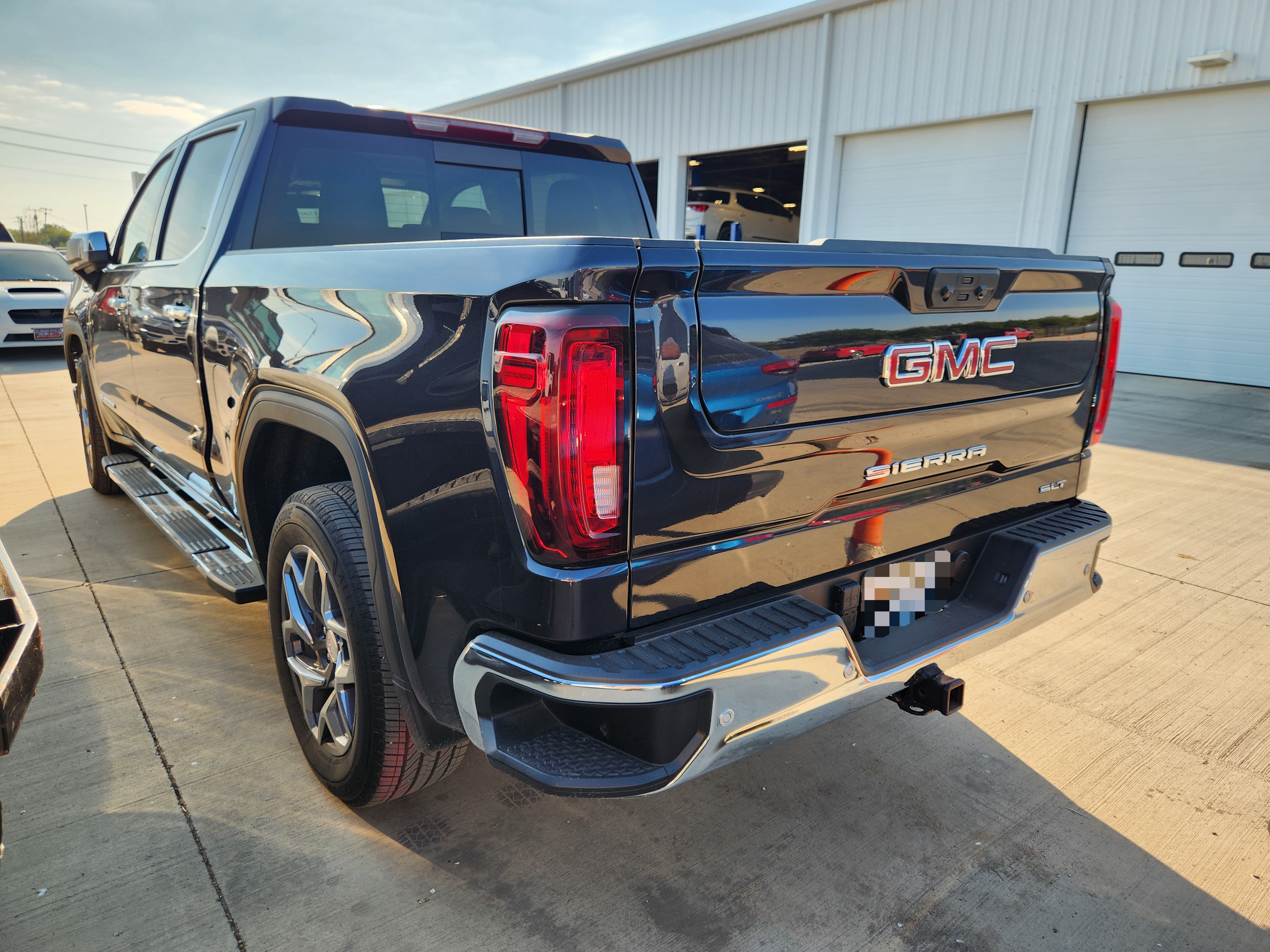 2024 GMC Sierra 1500 SLT 2