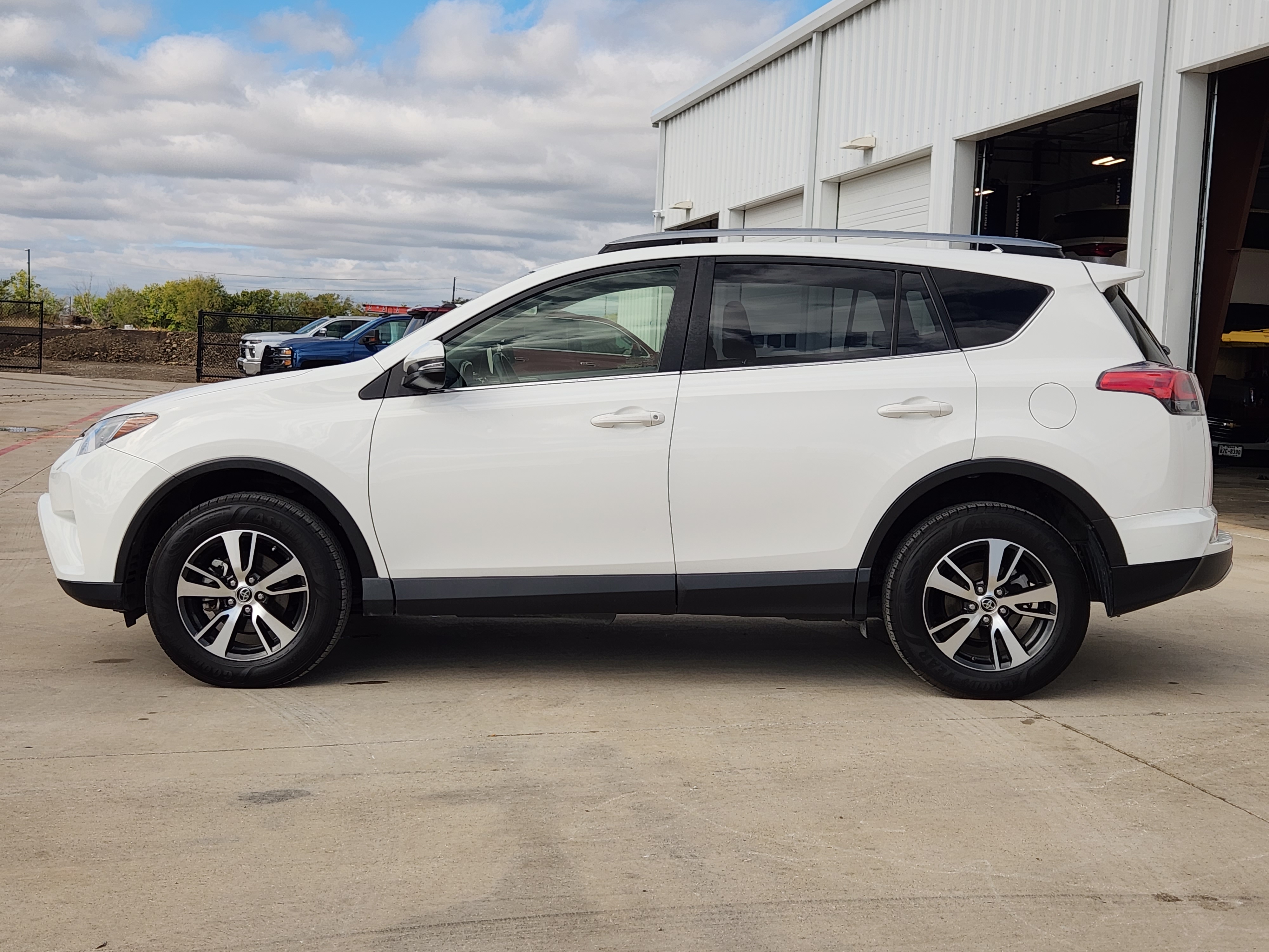 2017 Toyota RAV4 XLE 5