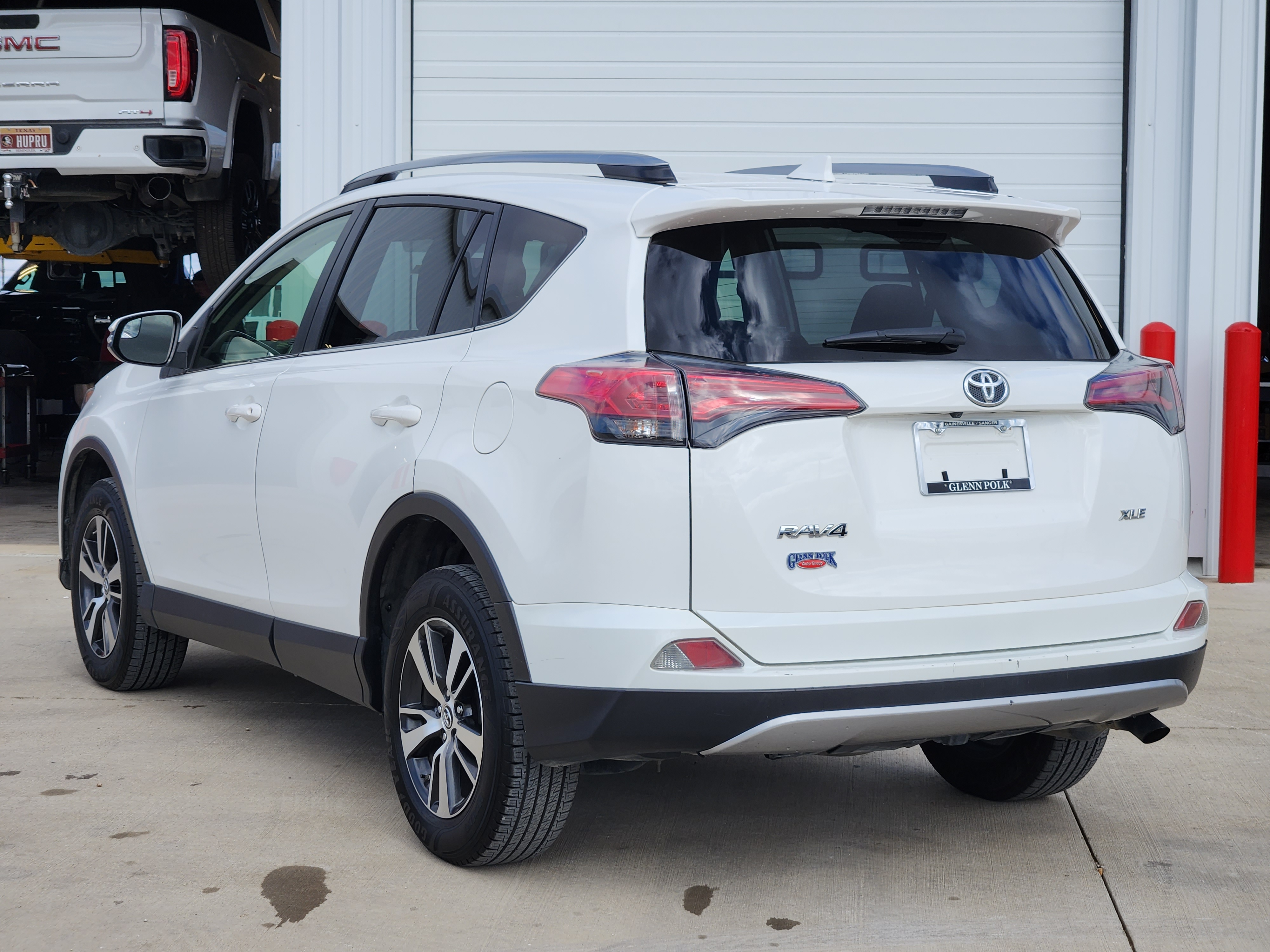 2017 Toyota RAV4 XLE 6