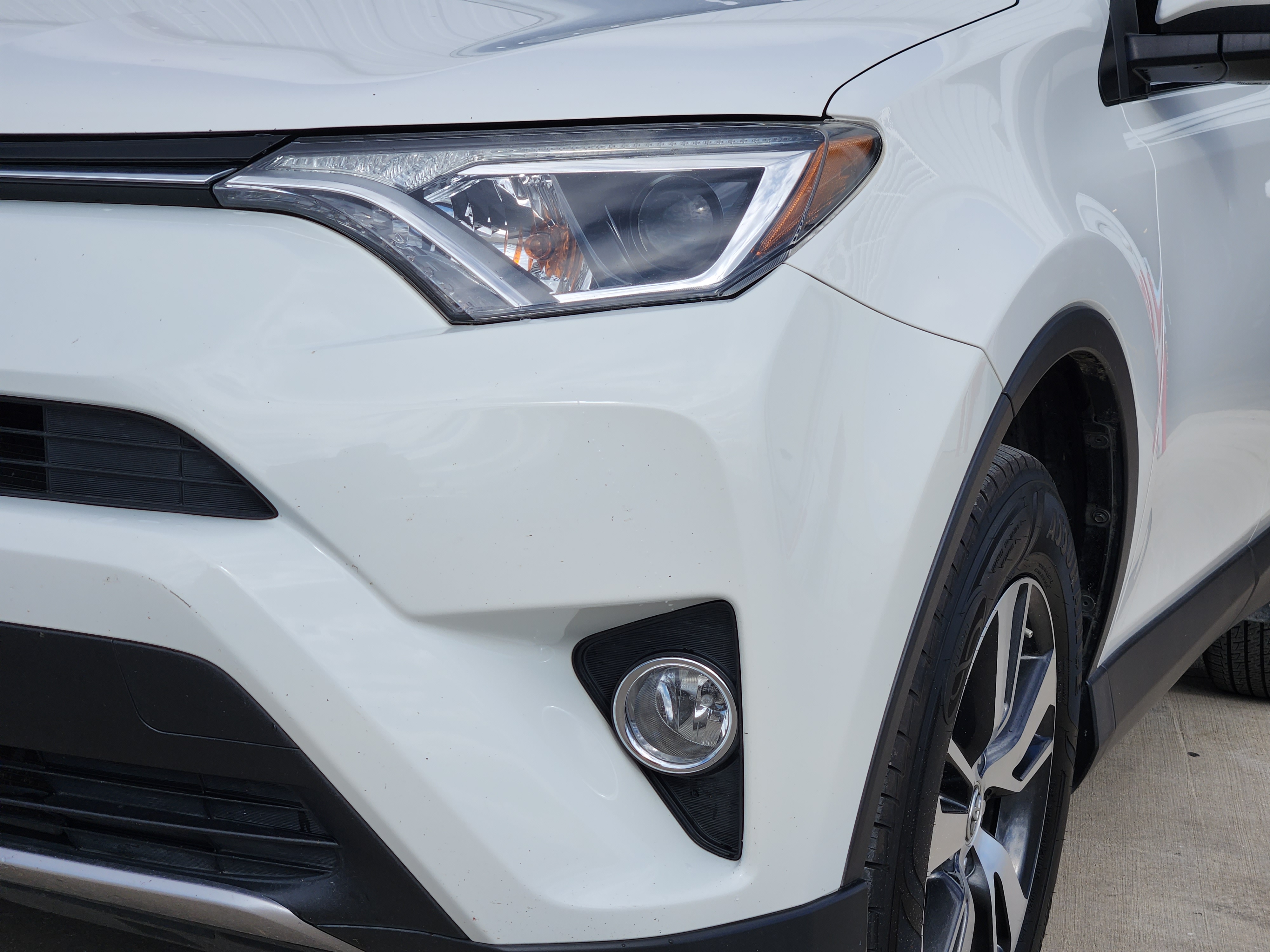 2017 Toyota RAV4 XLE 10