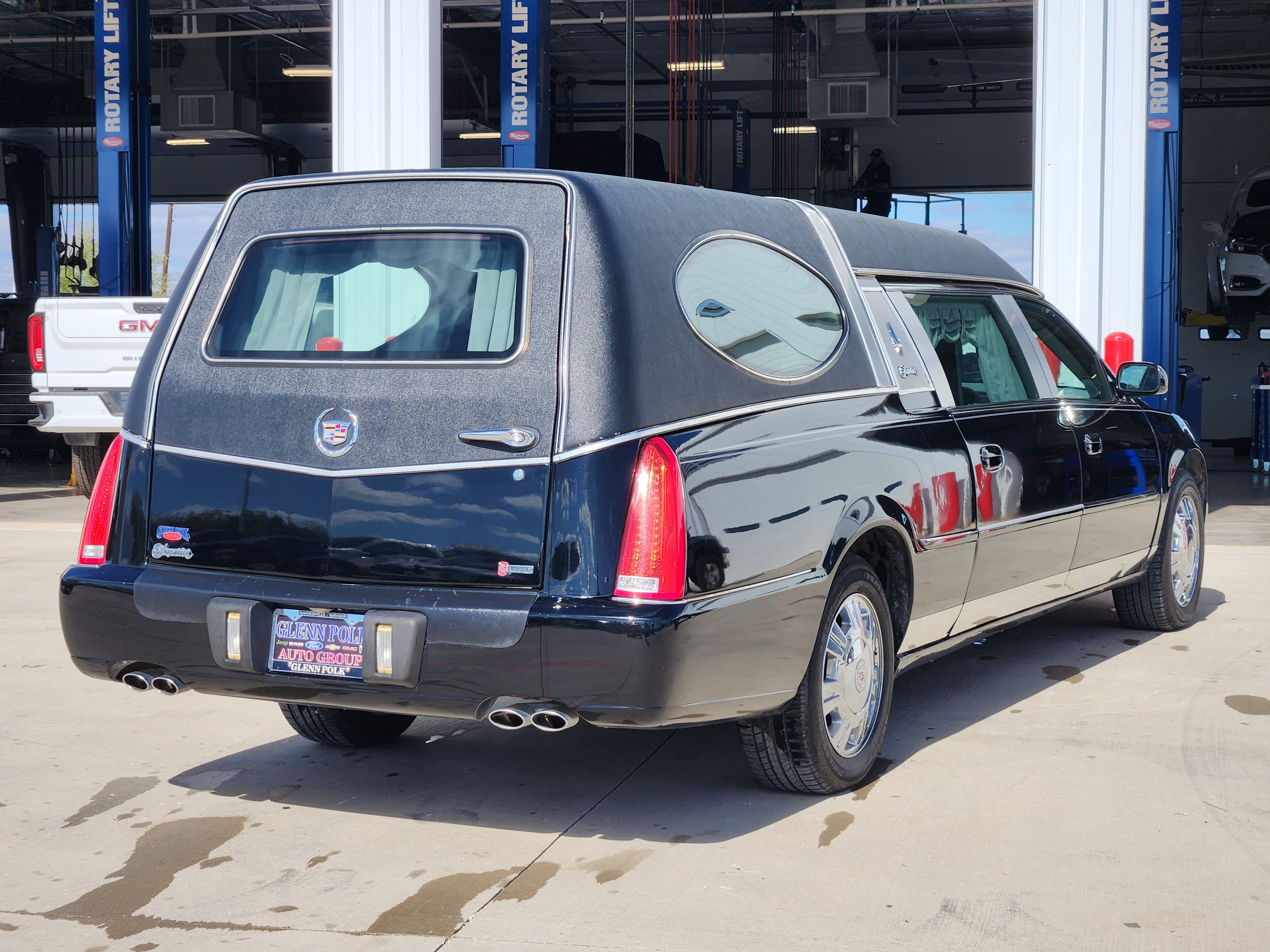 2011 Cadillac DTS Coachbuilder 8