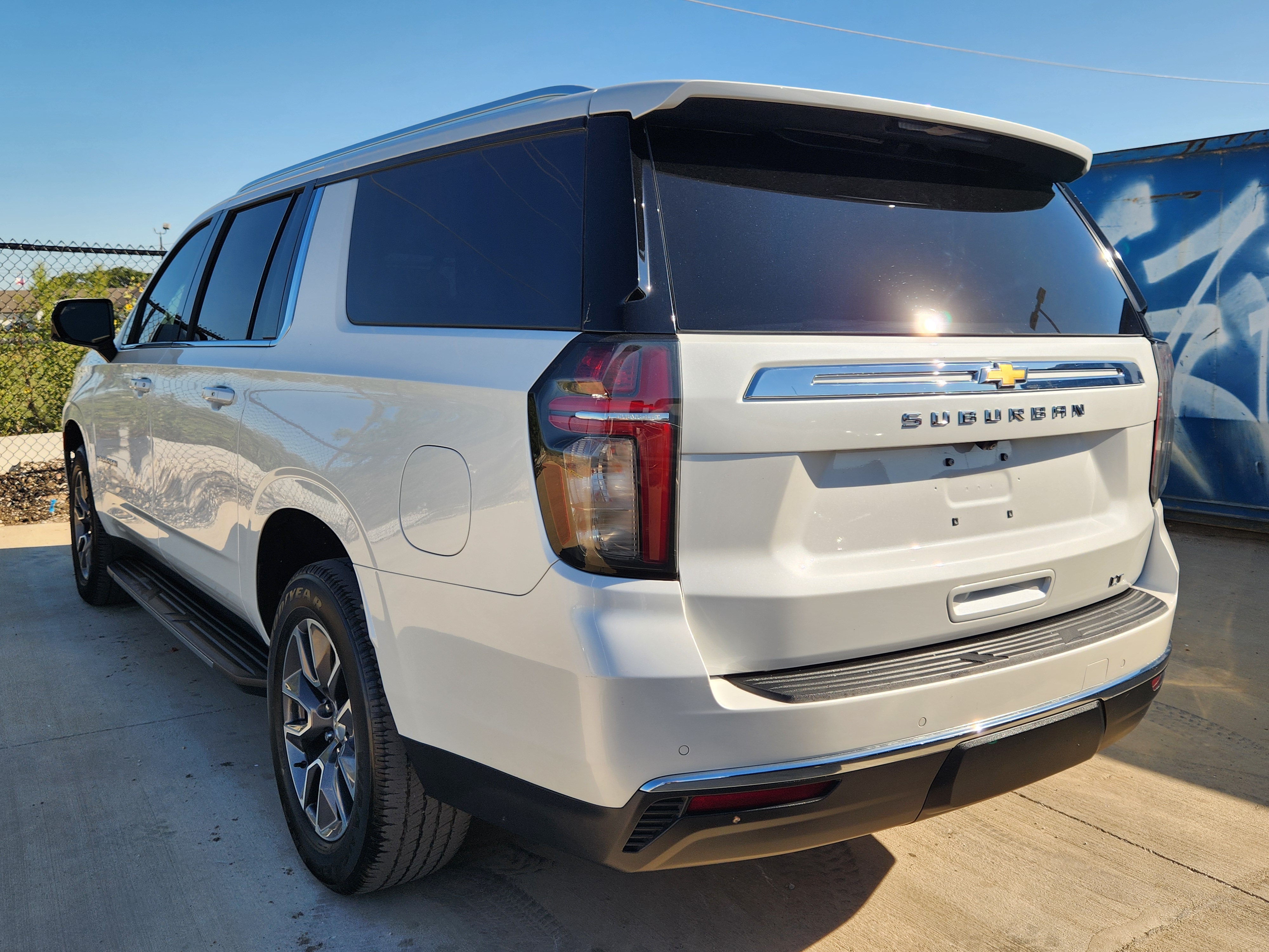 2021 Chevrolet Suburban LT 2