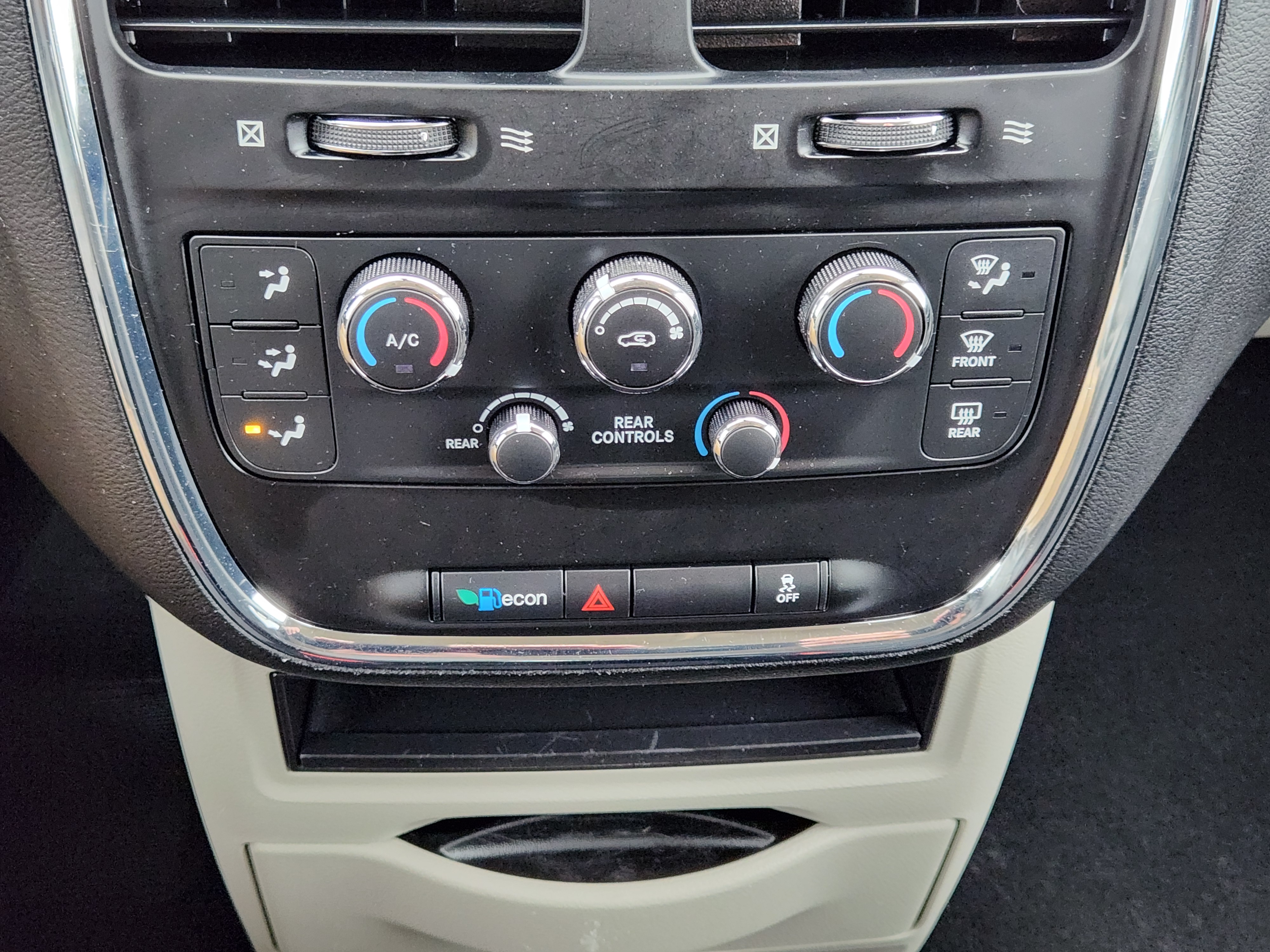 2019 Dodge Grand Caravan SE 18