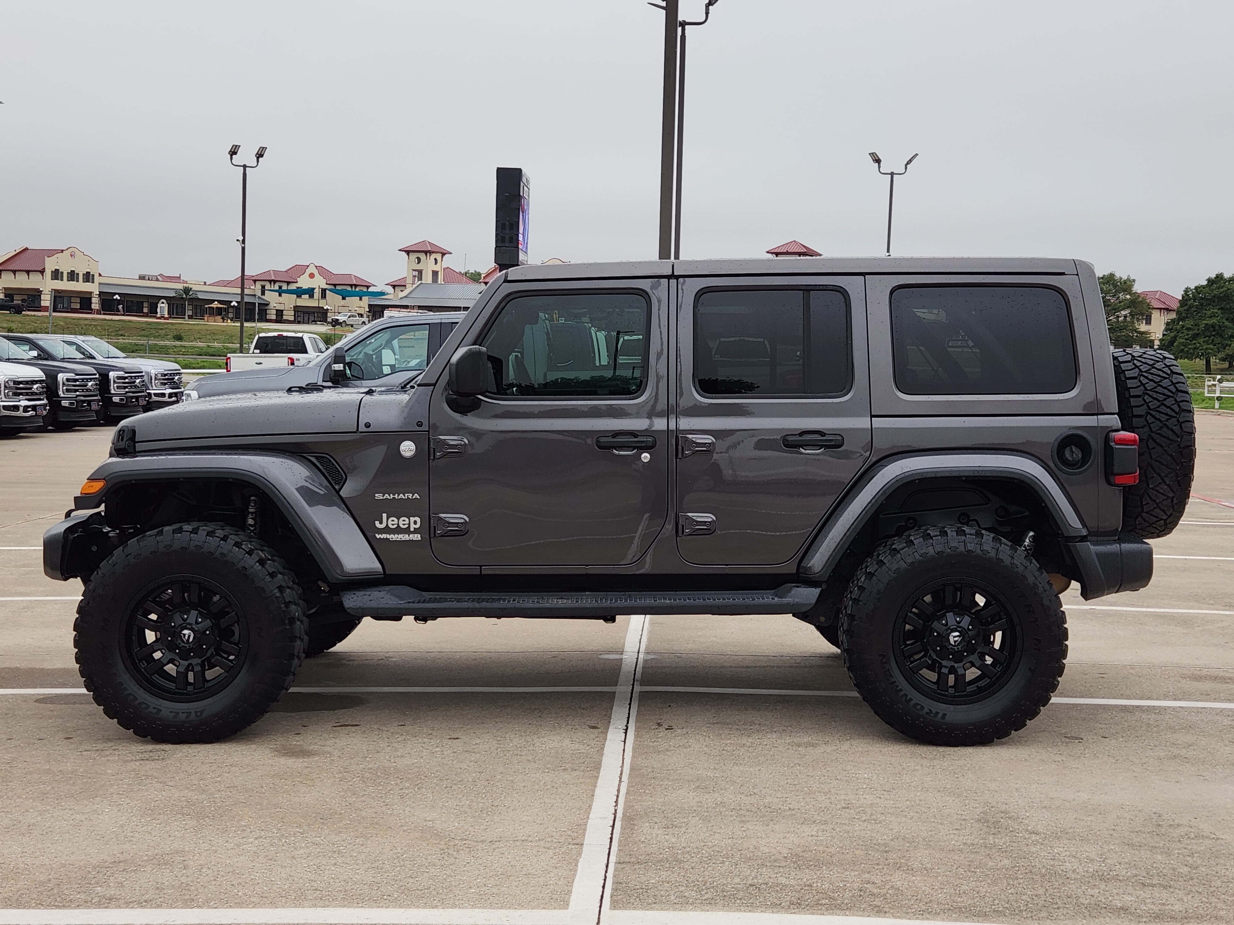 2018 Jeep Wrangler Unlimited Sahara 3