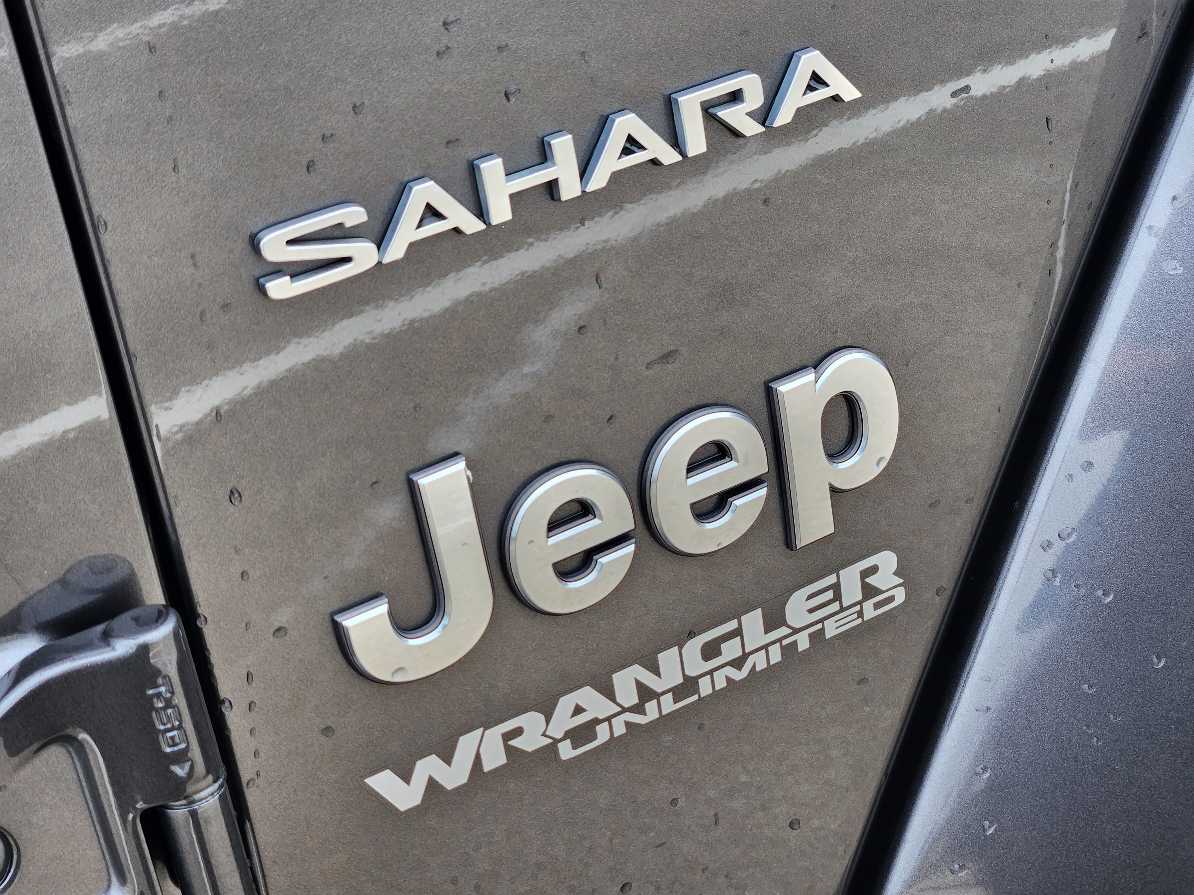 2018 Jeep Wrangler Unlimited Sahara 11