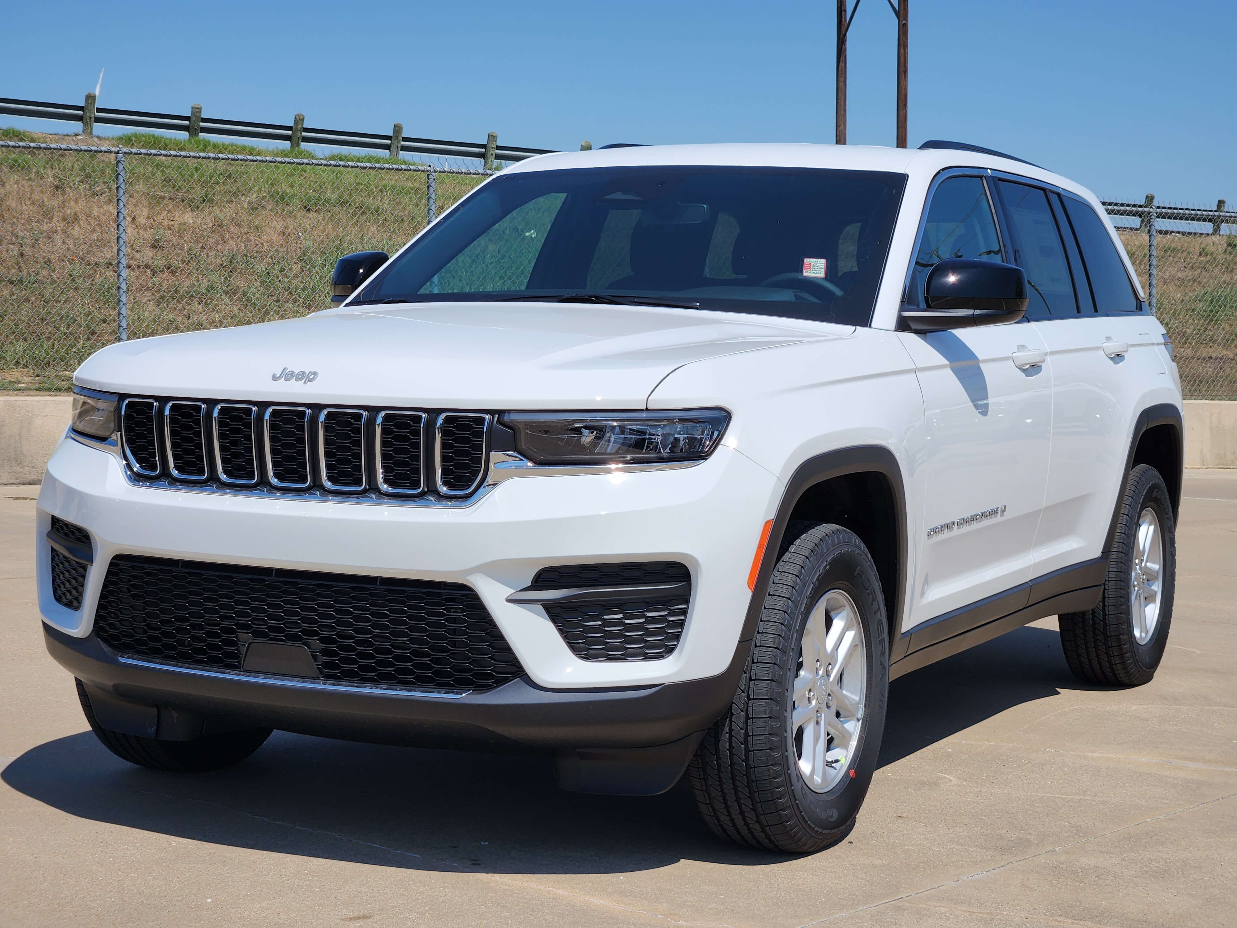 2024 Jeep Grand Cherokee Laredo 2