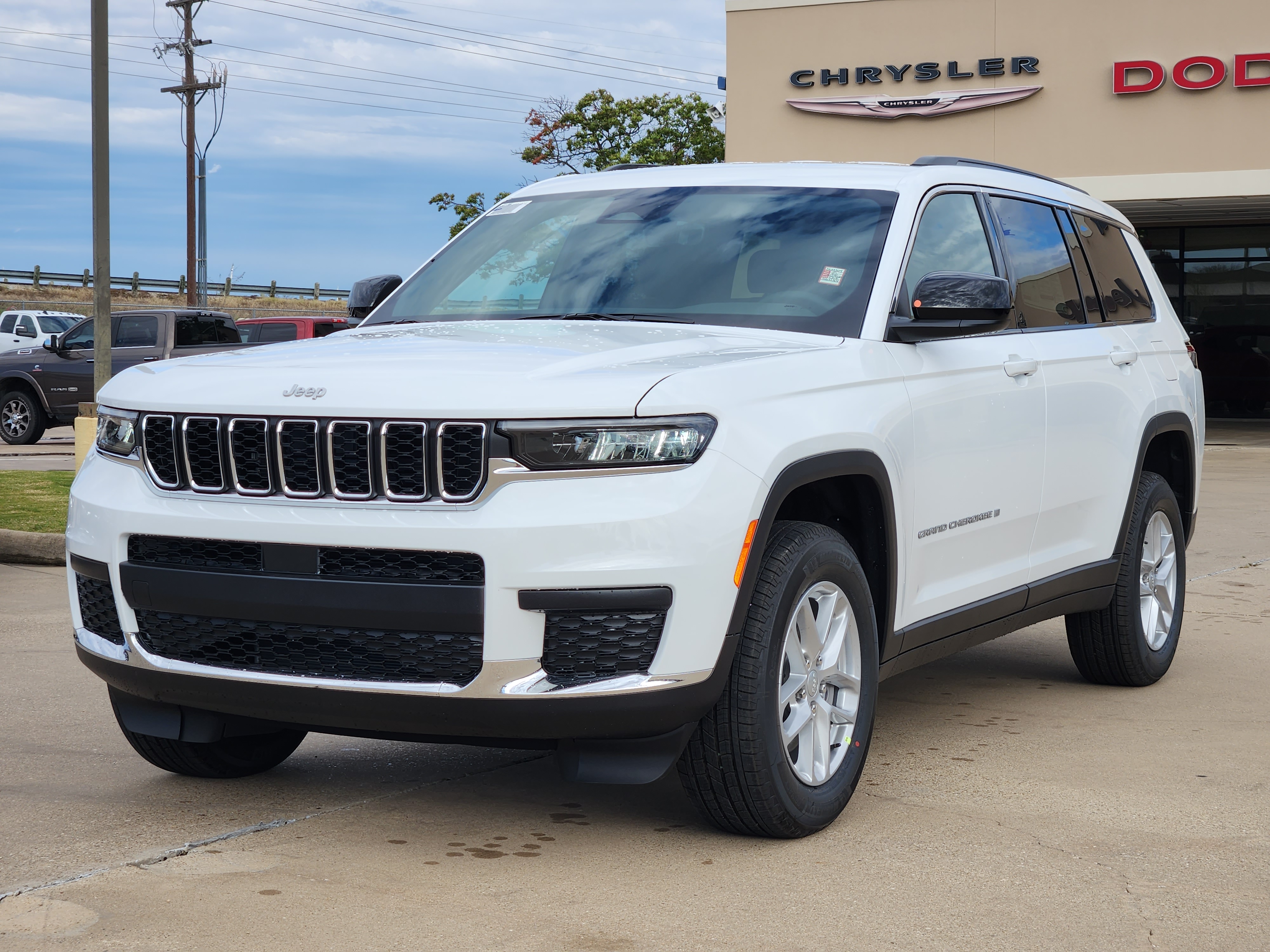 2025 Jeep Grand Cherokee L Laredo 2