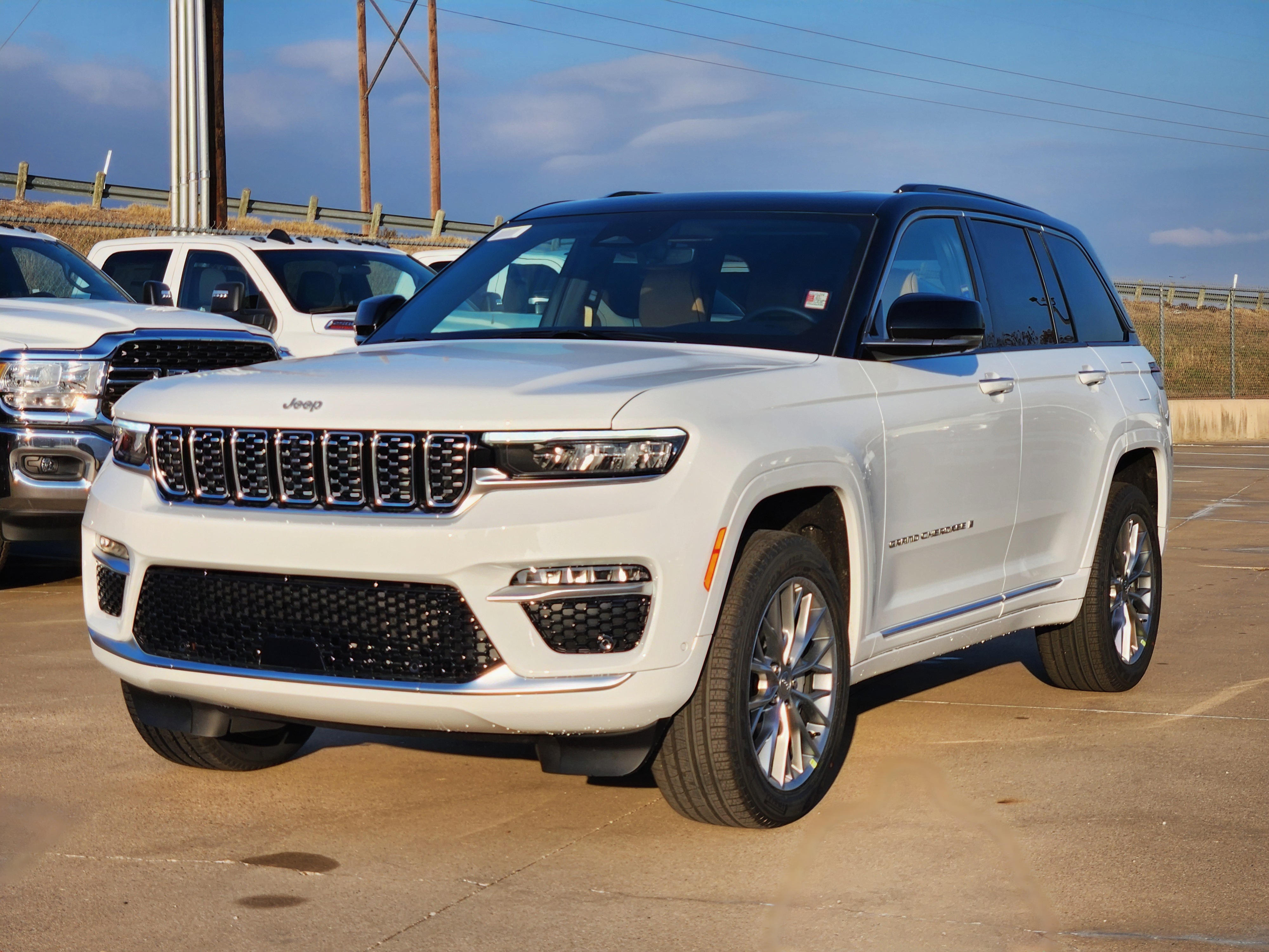 2025 Jeep Grand Cherokee Summit 2