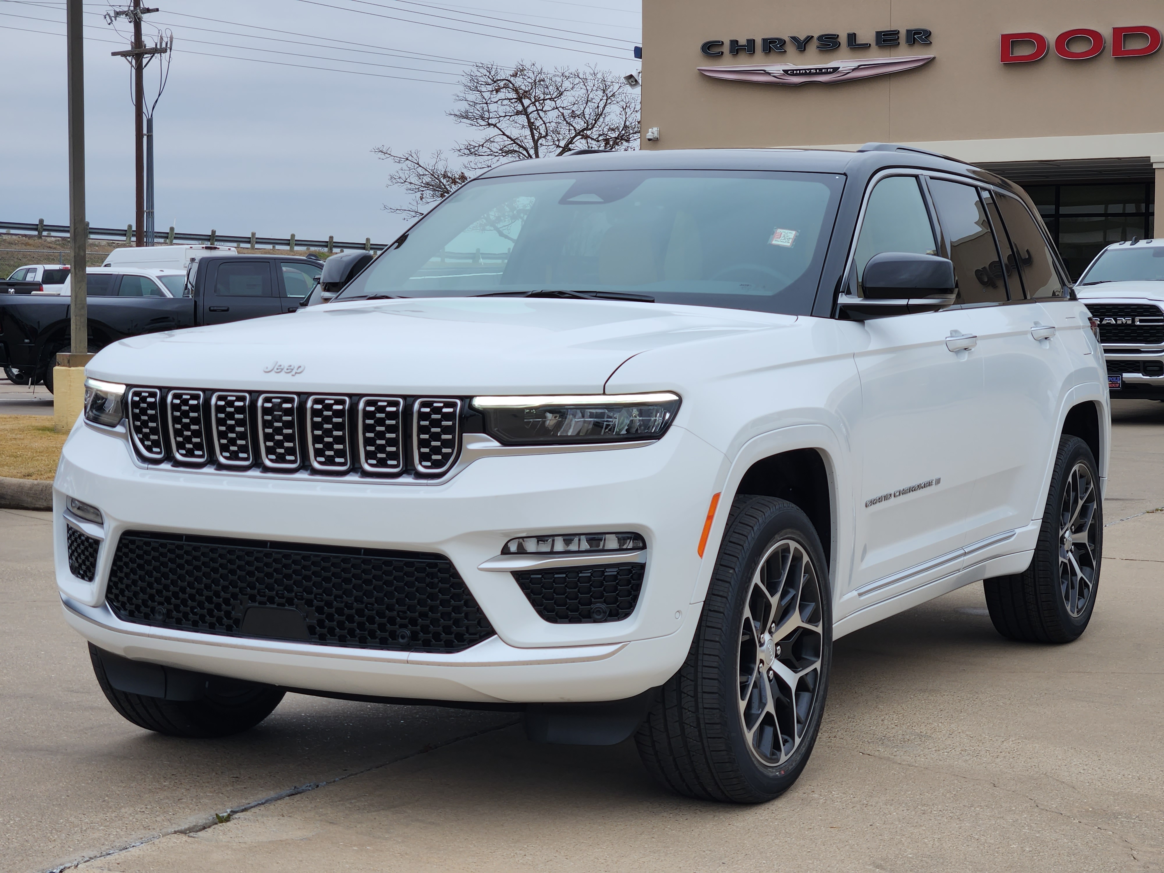 2025 Jeep Grand Cherokee Summit 2