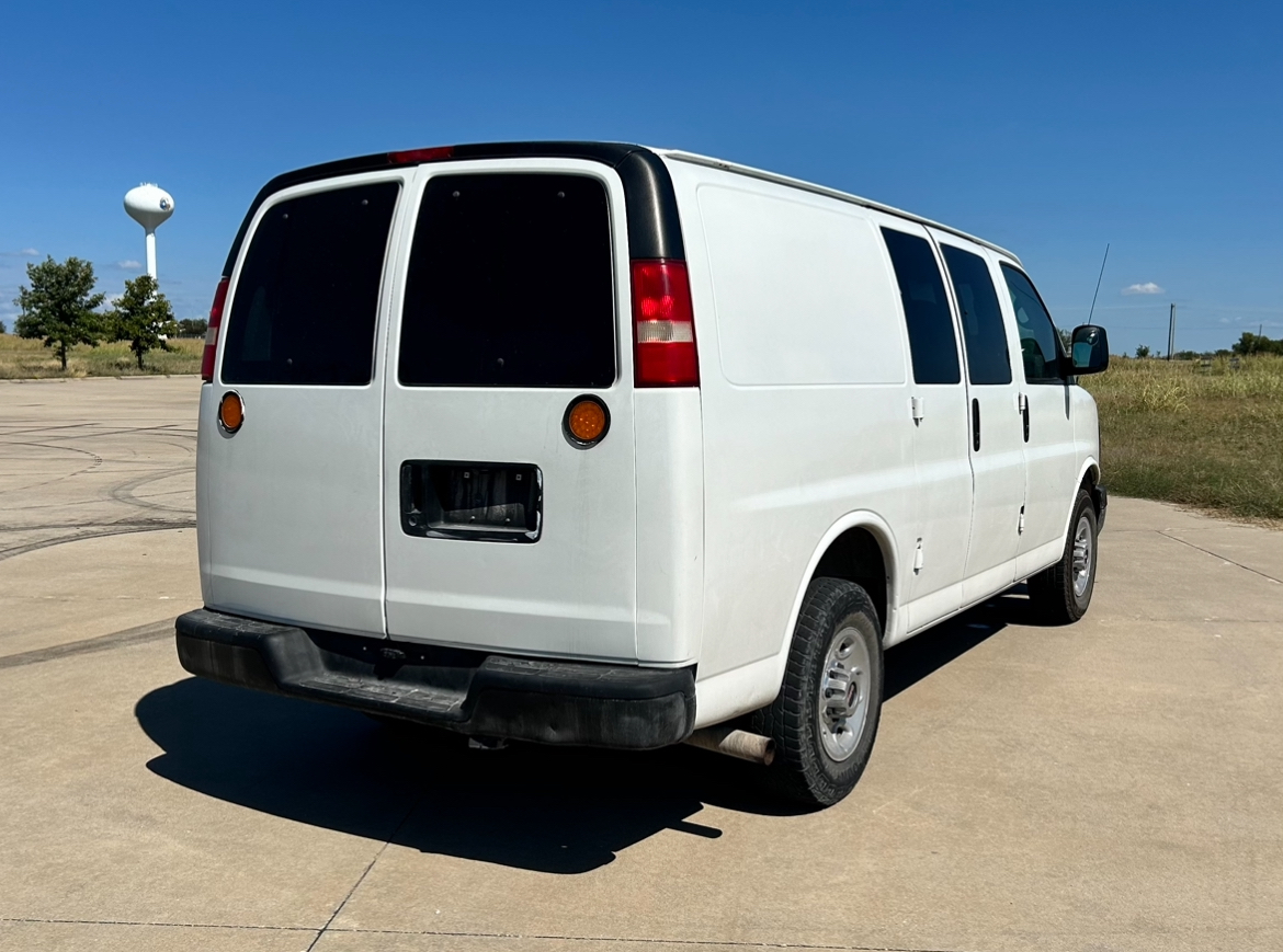 2007 GMC Savana G2500 Work Van 8