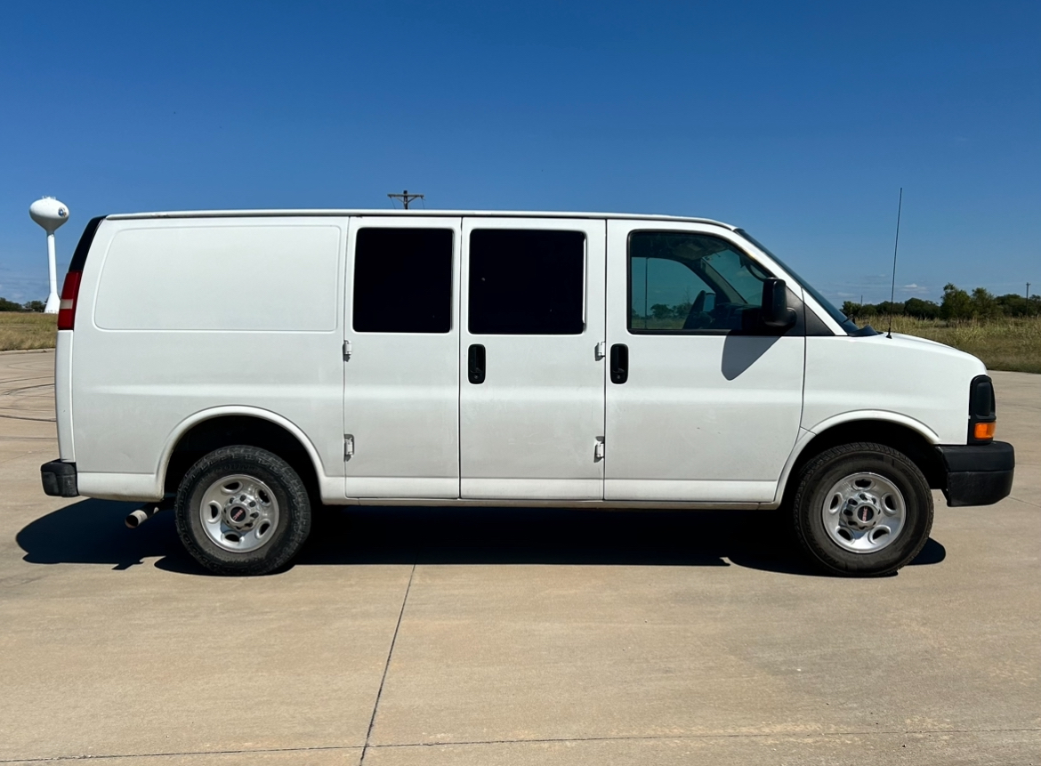 2007 GMC Savana G2500 Work Van 9