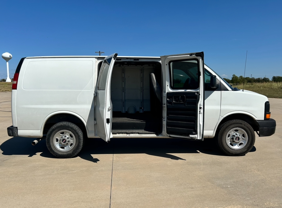 2007 GMC Savana G2500 Work Van 10