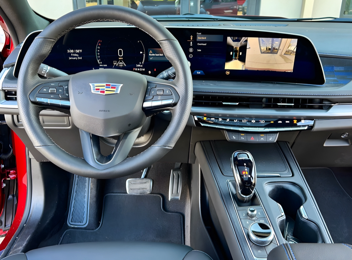 2025 Cadillac XT4 Sport 12